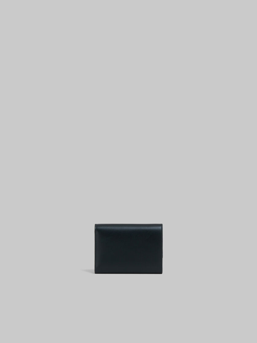 Portefeuille à trois volets Prisma en cuir noir avec plaque en métal - Portefeuilles - Image 3