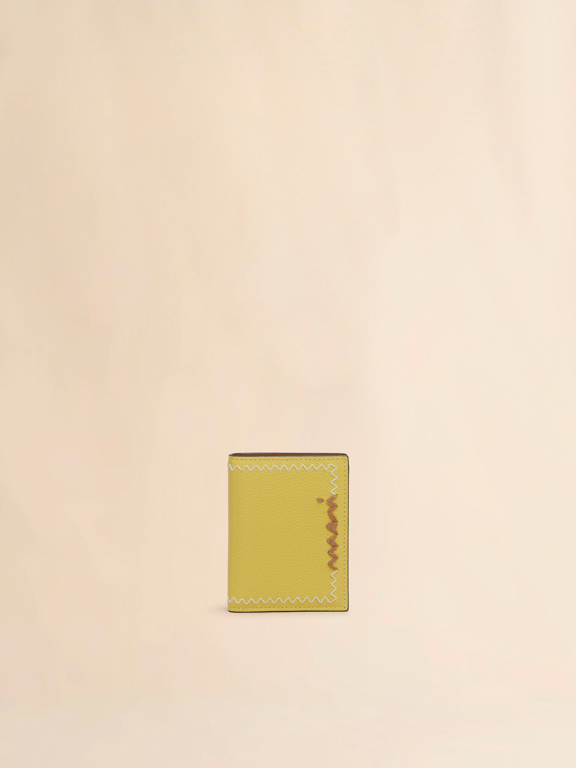 イエロー 二つ折りウォレット、マルニシンボル刺繍入り | Marni