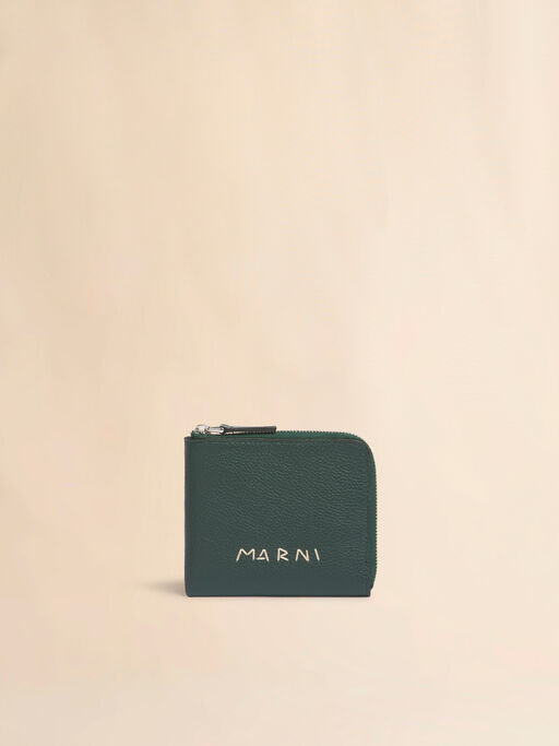 ディープグリーン レザー製ラウンドファスナーウォレット、マルニメンディング刺繍入り - 財布