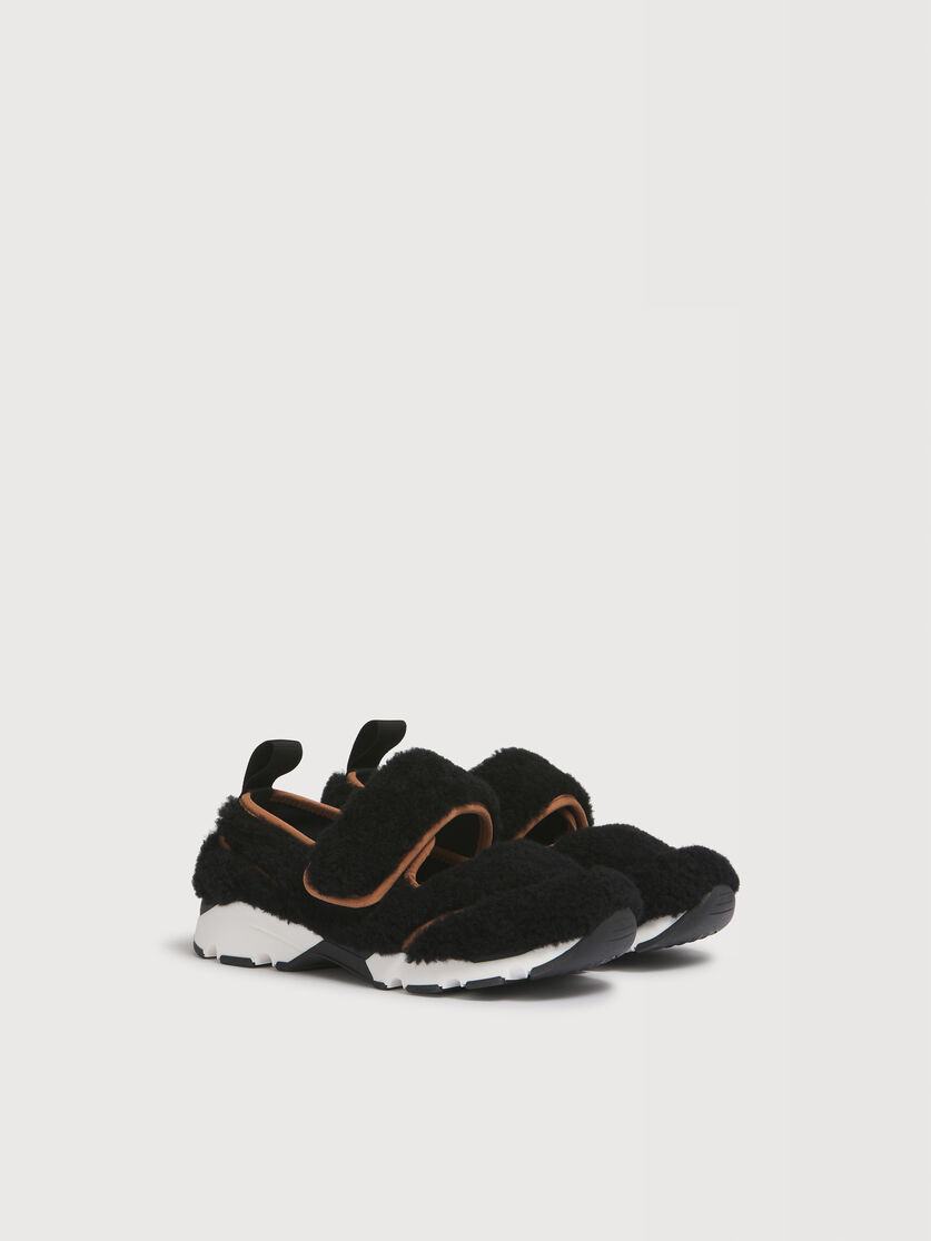 Sneaker Mary Jane in shearling nero, Image 2