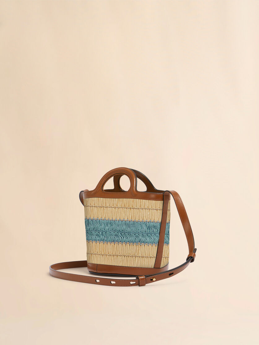 Mini-Eimertasche Tropicalia aus Stoff mit Bast-Optik und blauem Häkeleinsatz - Schultertaschen - Image 3