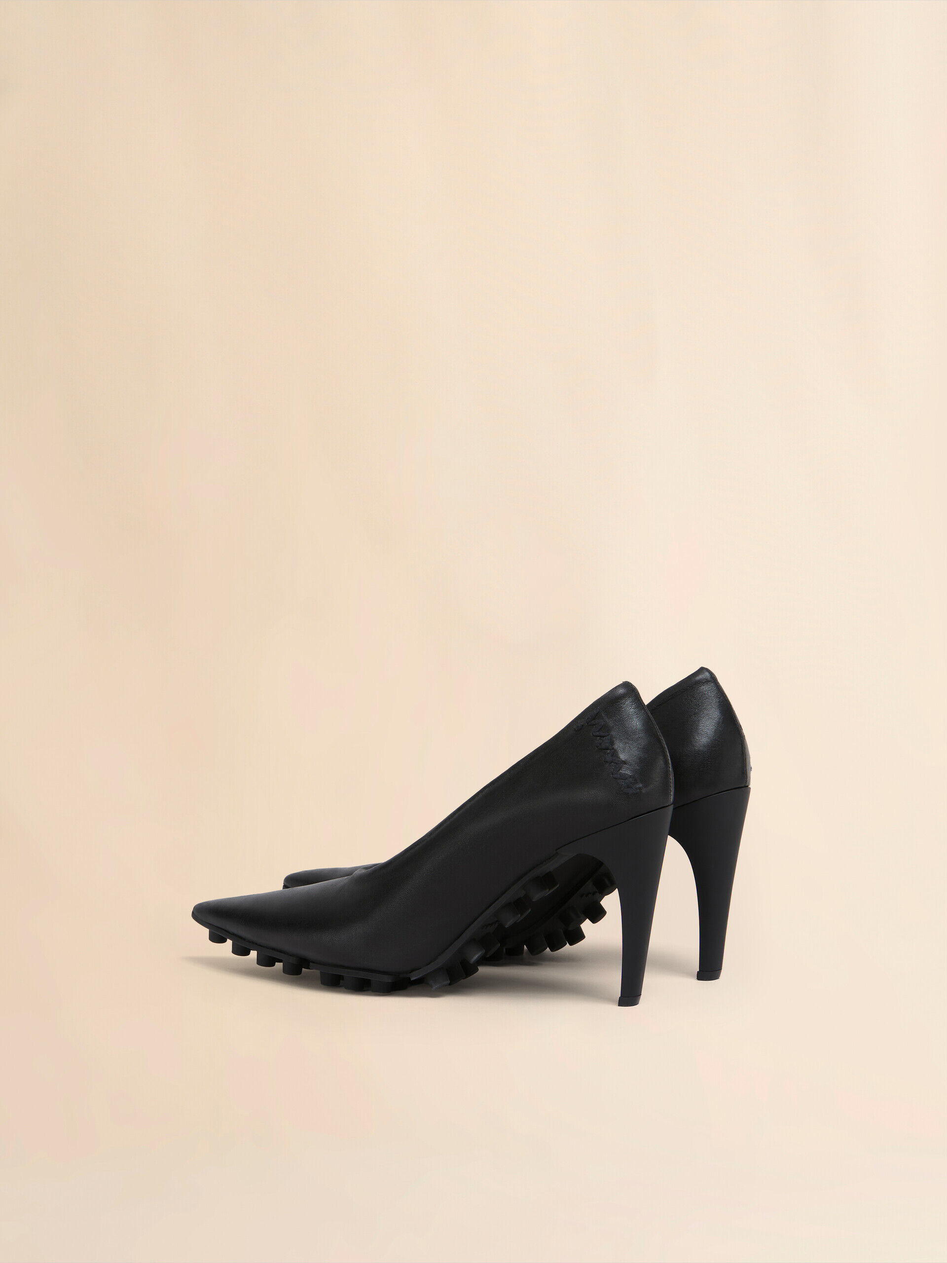 ブラック ナッパ製 Spike パンプス | Marni