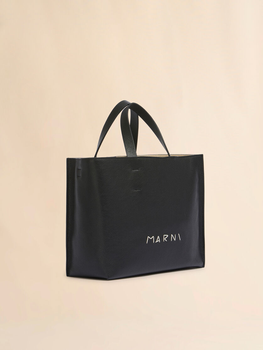 Museo Soft Tote Bag de piel negra con bordado Marni Symbol - Bolsos shopper - Image 6