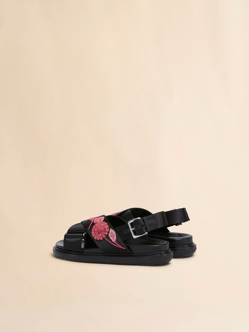 Schwarzes Fussbett aus Satin mit Blumenapplikationen - Sandalen