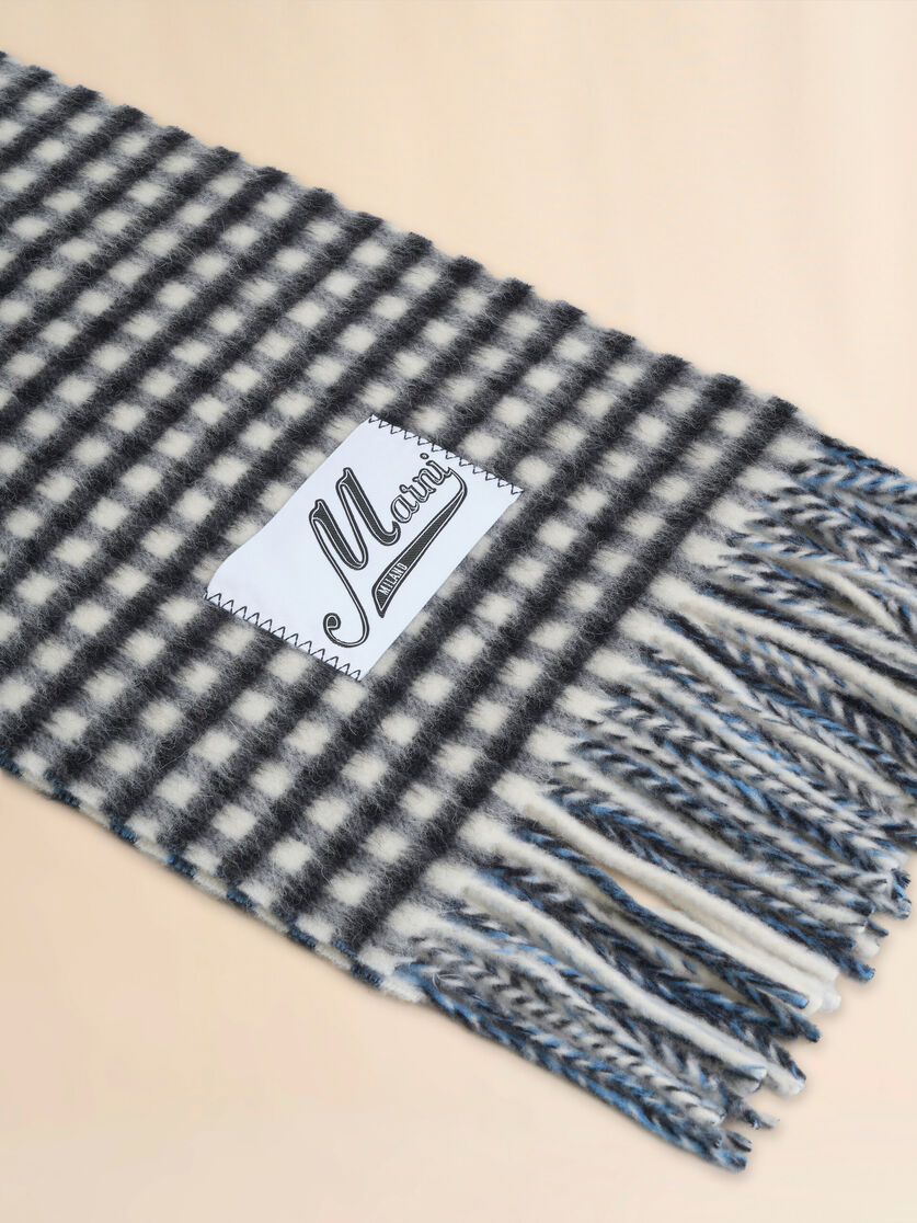 Schwarz-weiß karierter Schal aus Wolle und Mohair - Schals - Image 2