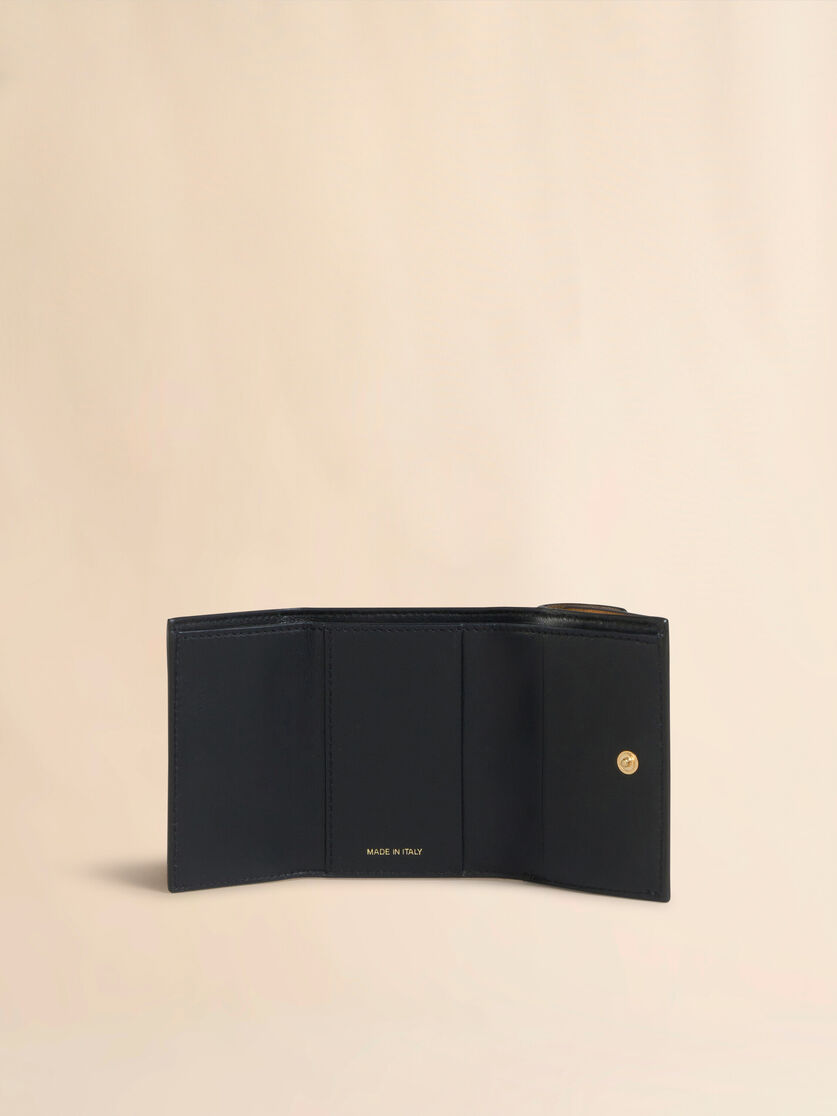 Portafoglio tri-fold in pelle saffiano verde, bianca e marrone - Portafogli - Image 2