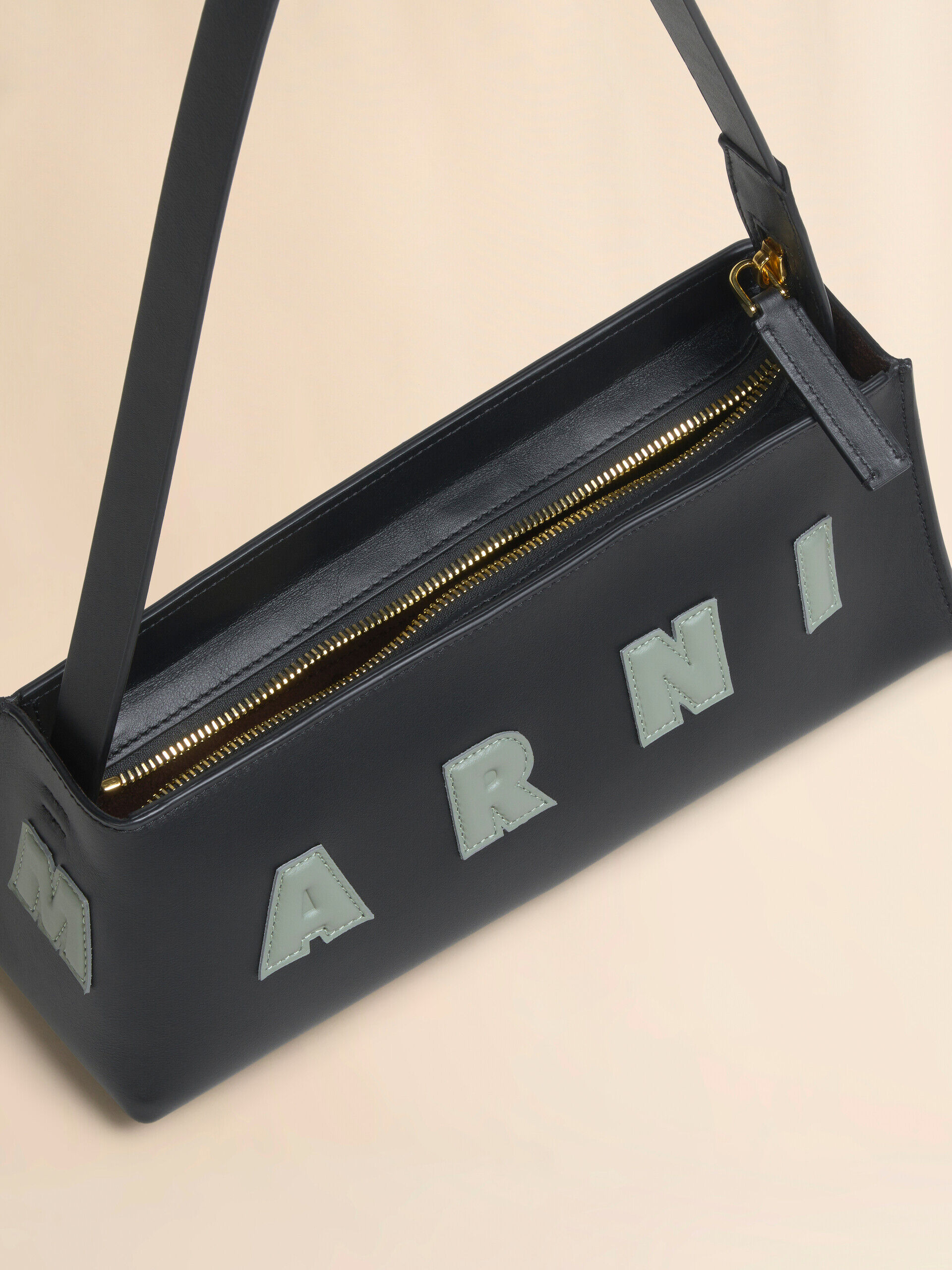 ブラック レザー製 Museo バゲットバッグ | Marni