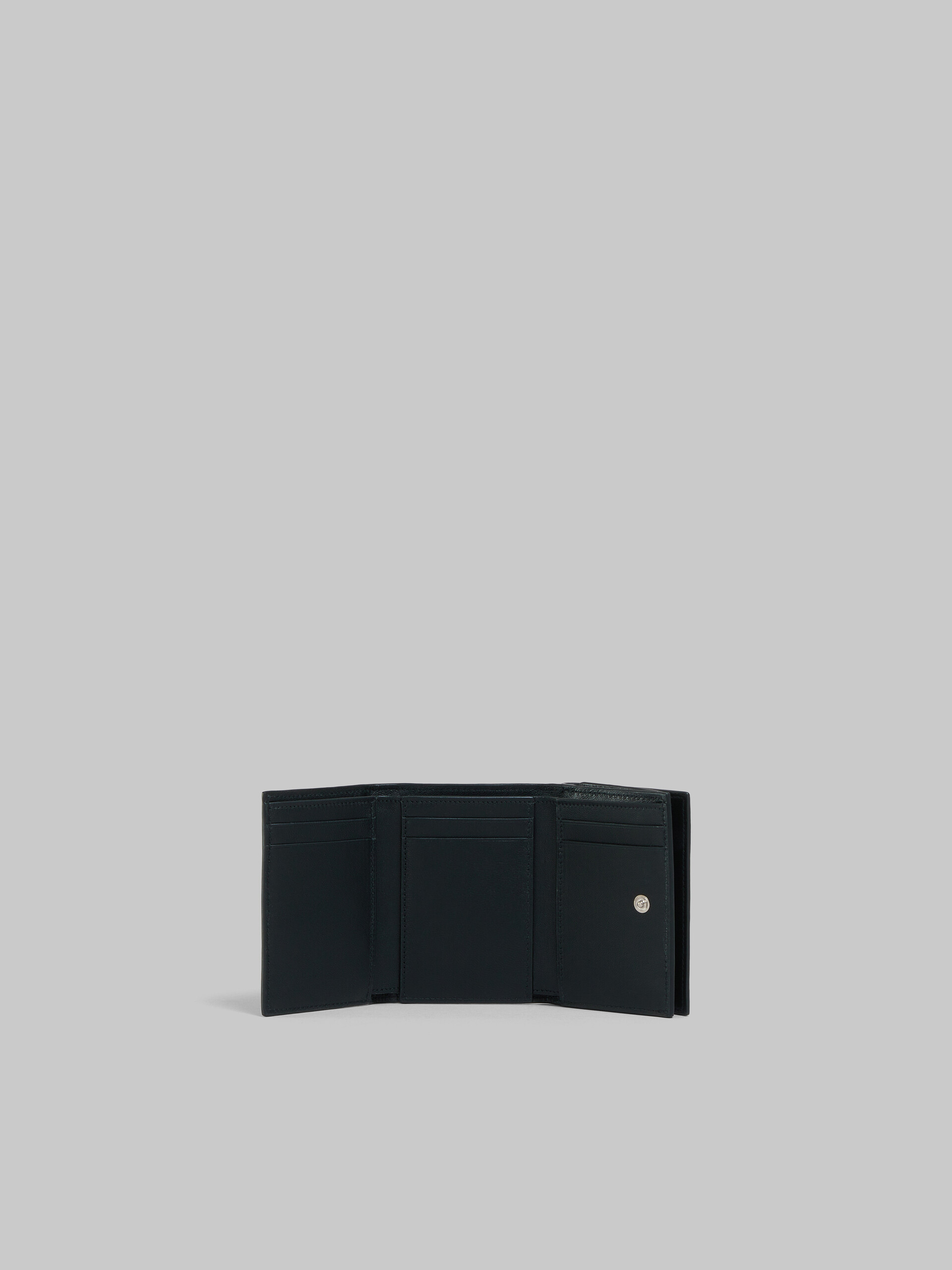 Portefeuille à trois volets en cuir noir avec effet raccommodé Marni - Portefeuilles - Image 2