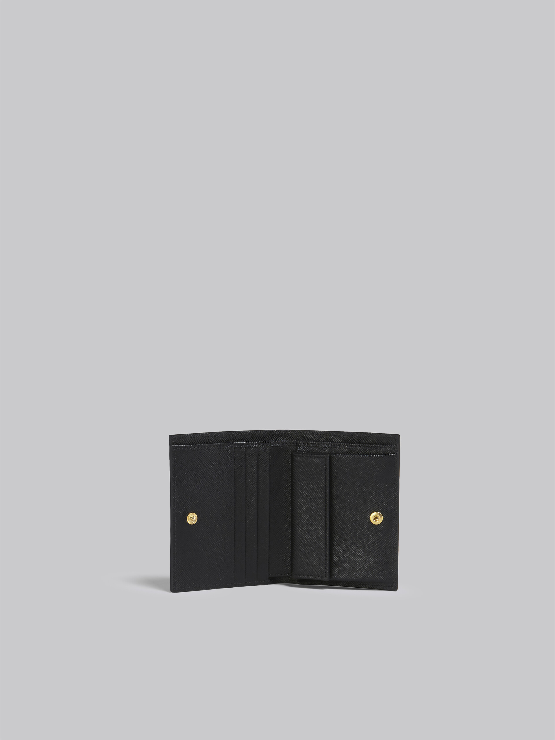 Portafoglio bi-fold in saffiano marrone lilla e nero - Portafogli - Image 2