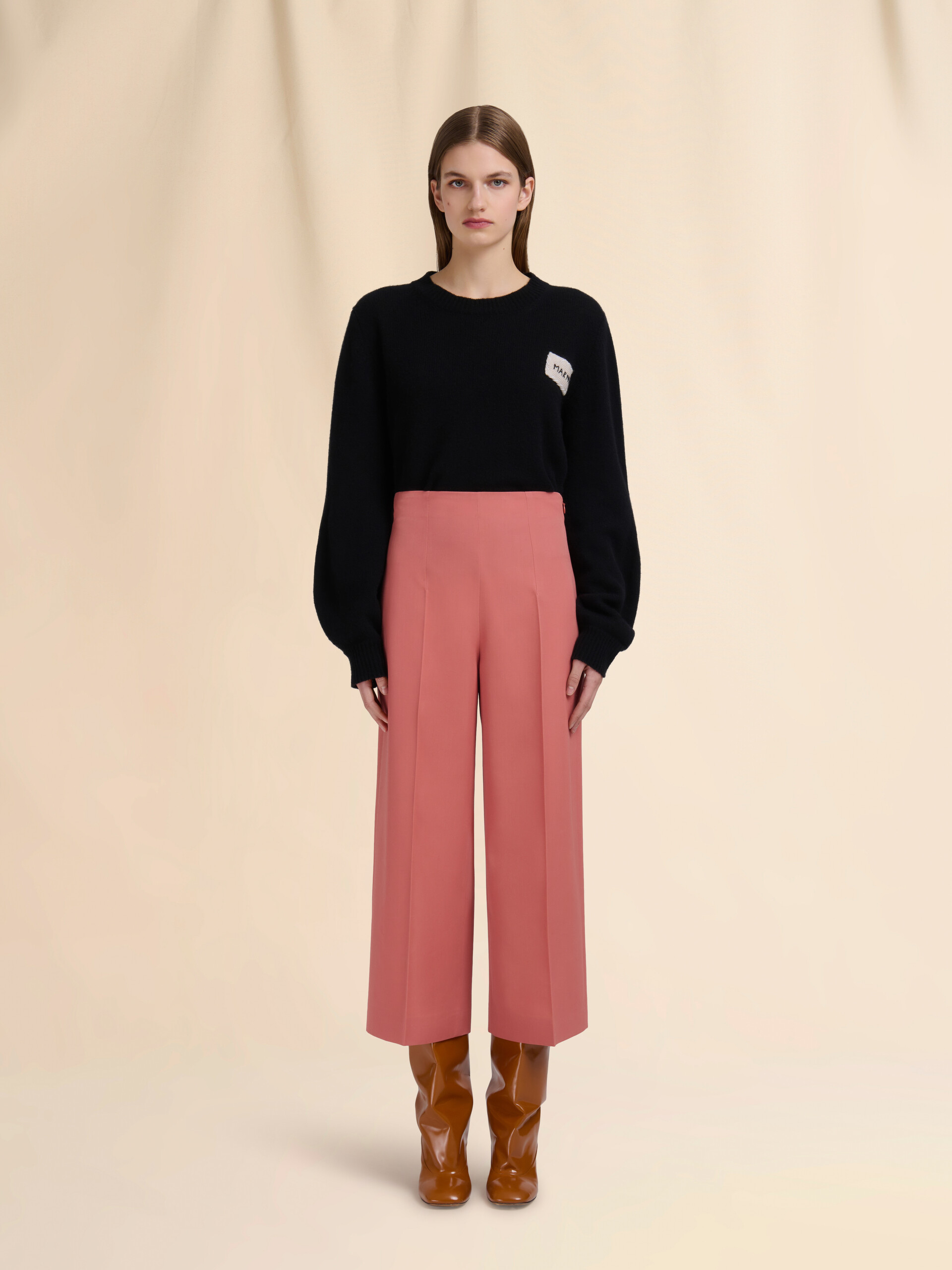 Pink wool cropped trousers - Pants - Image 2