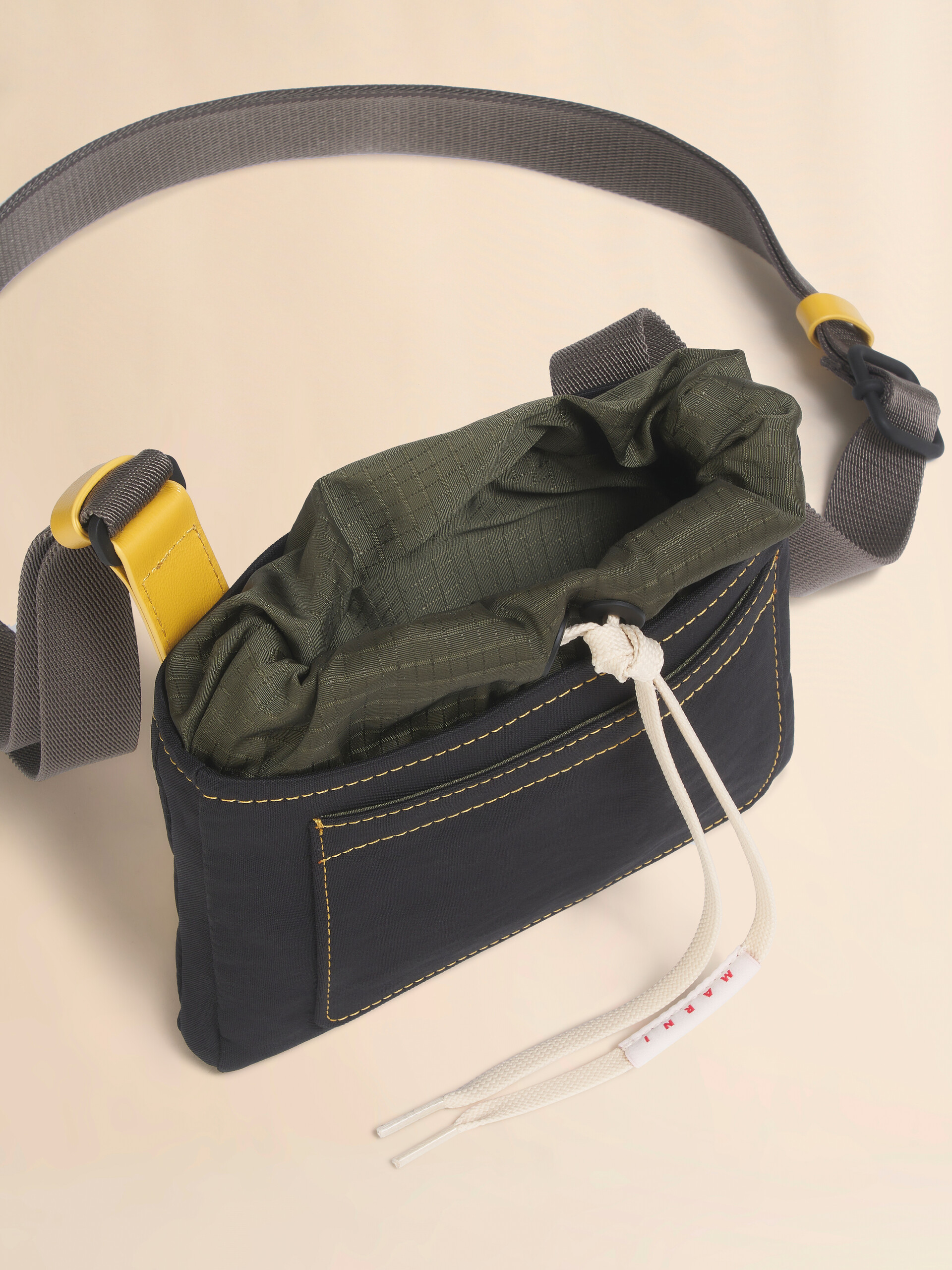 ブラック ユーティリティファブリック製スマホホルダー - ウォレット＆レザー小物 - Image 4