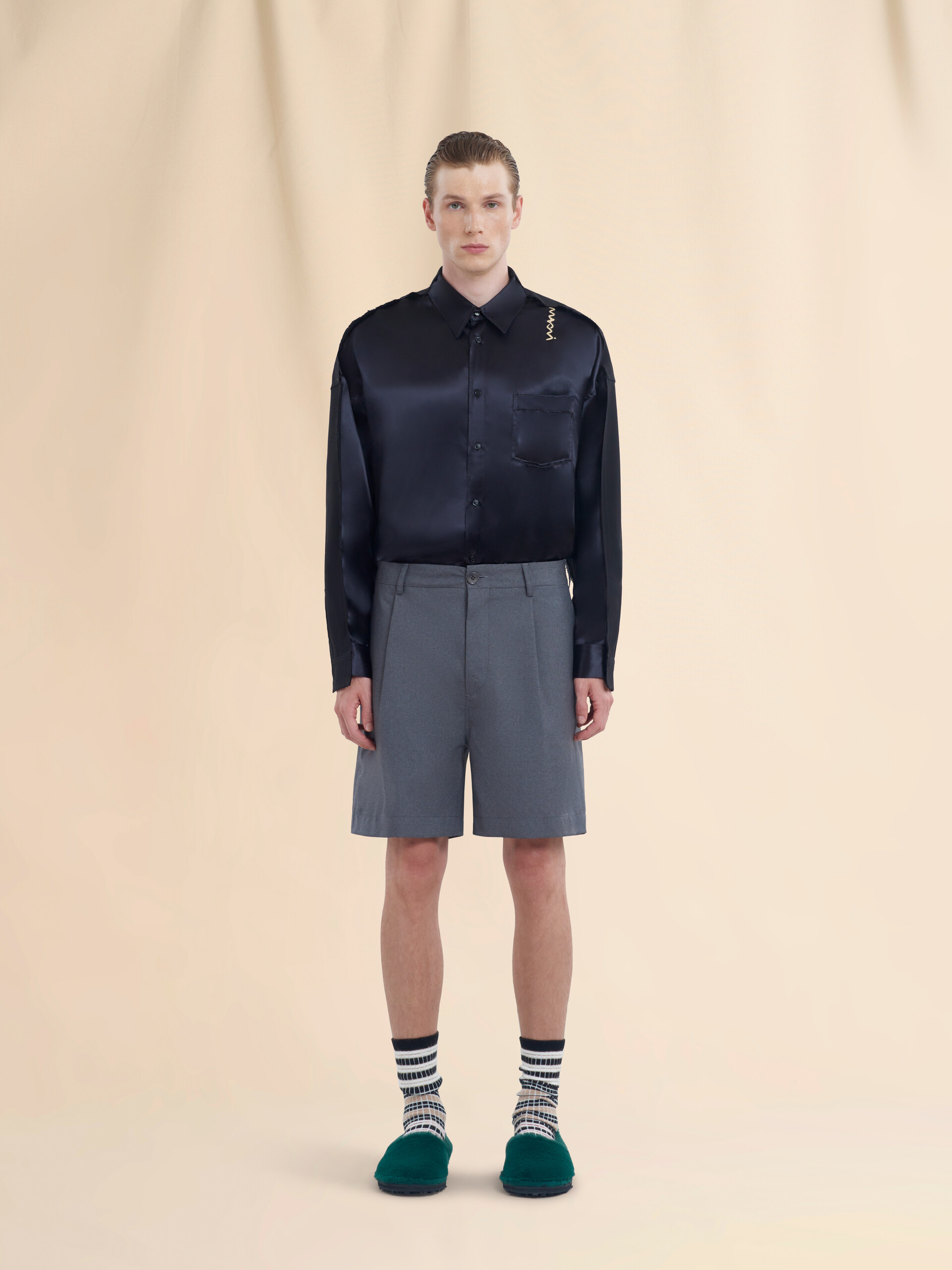 Graue Bermudashorts aus Wolle mit Bundfalten - Hosen - Image 2