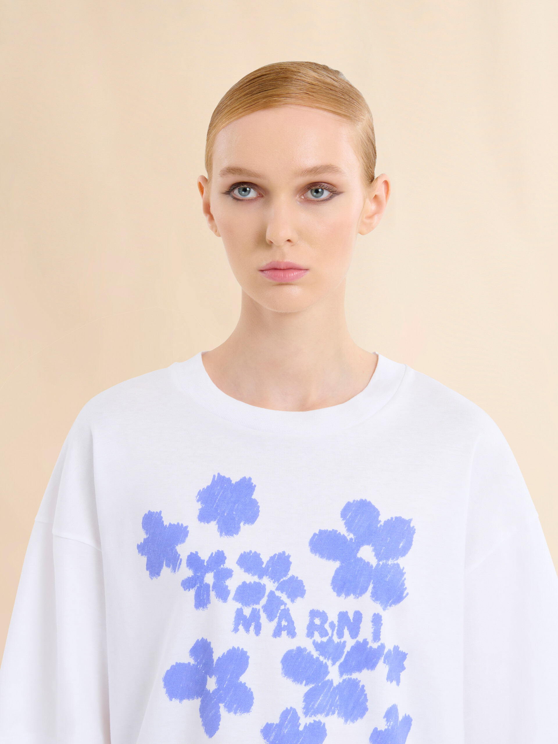 White cotton T-shirt with Daisy Garden print - T-shirts - Image 4