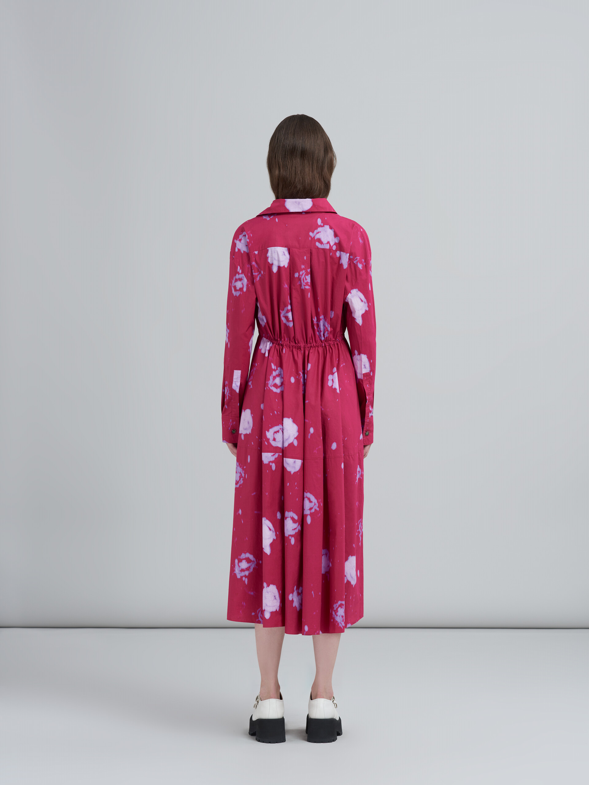Hemdkleid aus Popeline mit verblasstem Rosenprint - Kleider - Image 3