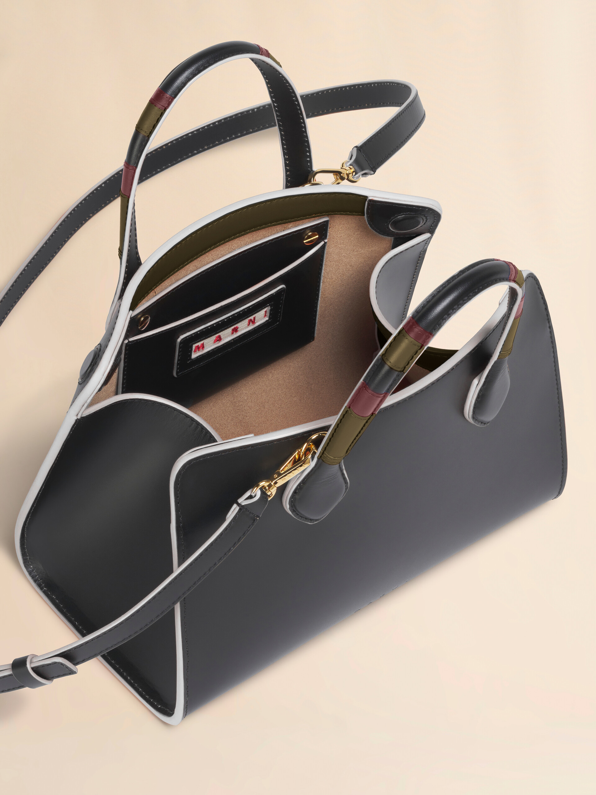 Black leather Overlap small handbag - Handbags - Image 4