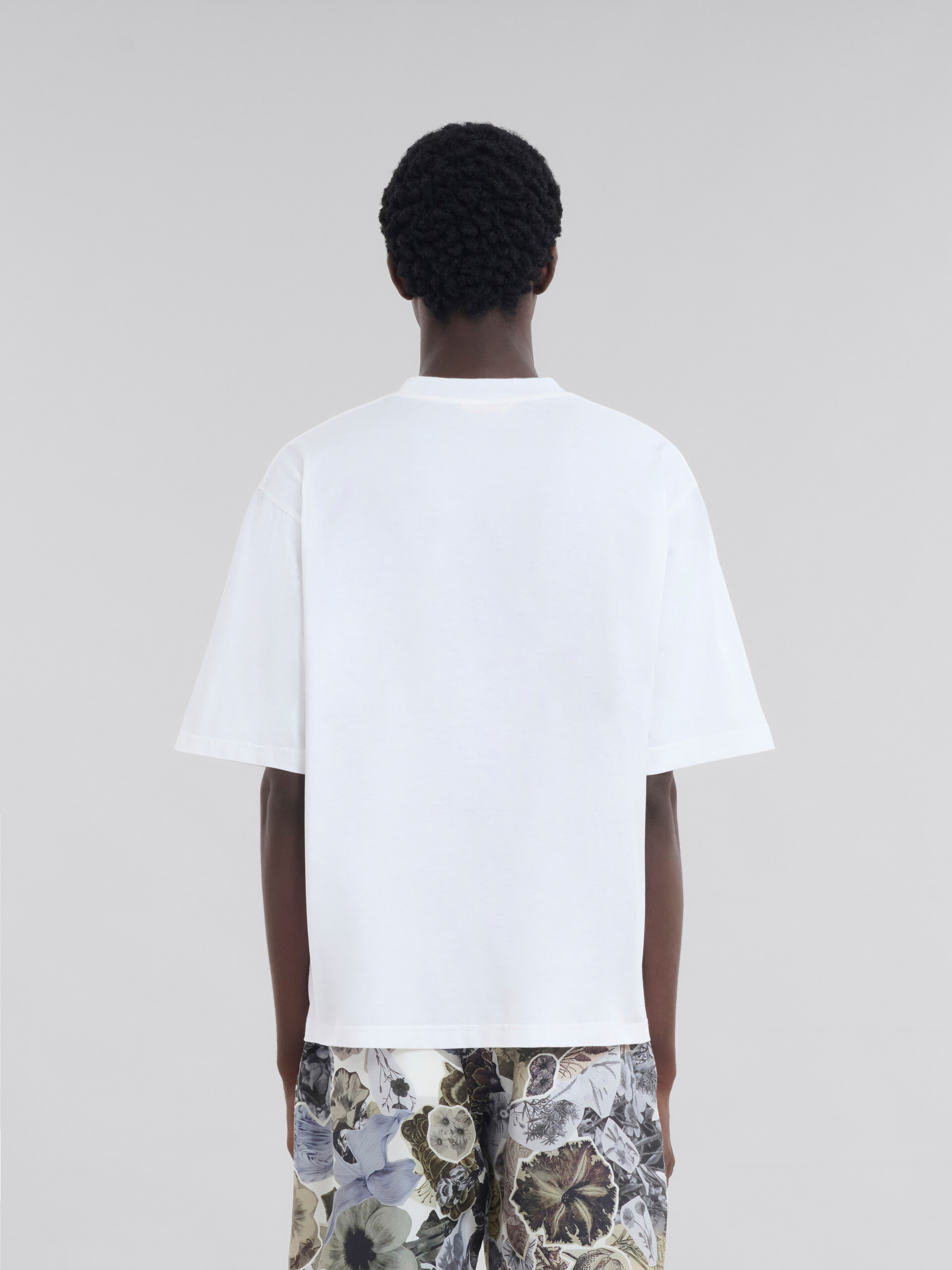 ホワイト フラワープリント コットン製Tシャツ - Tシャツ - Image 3