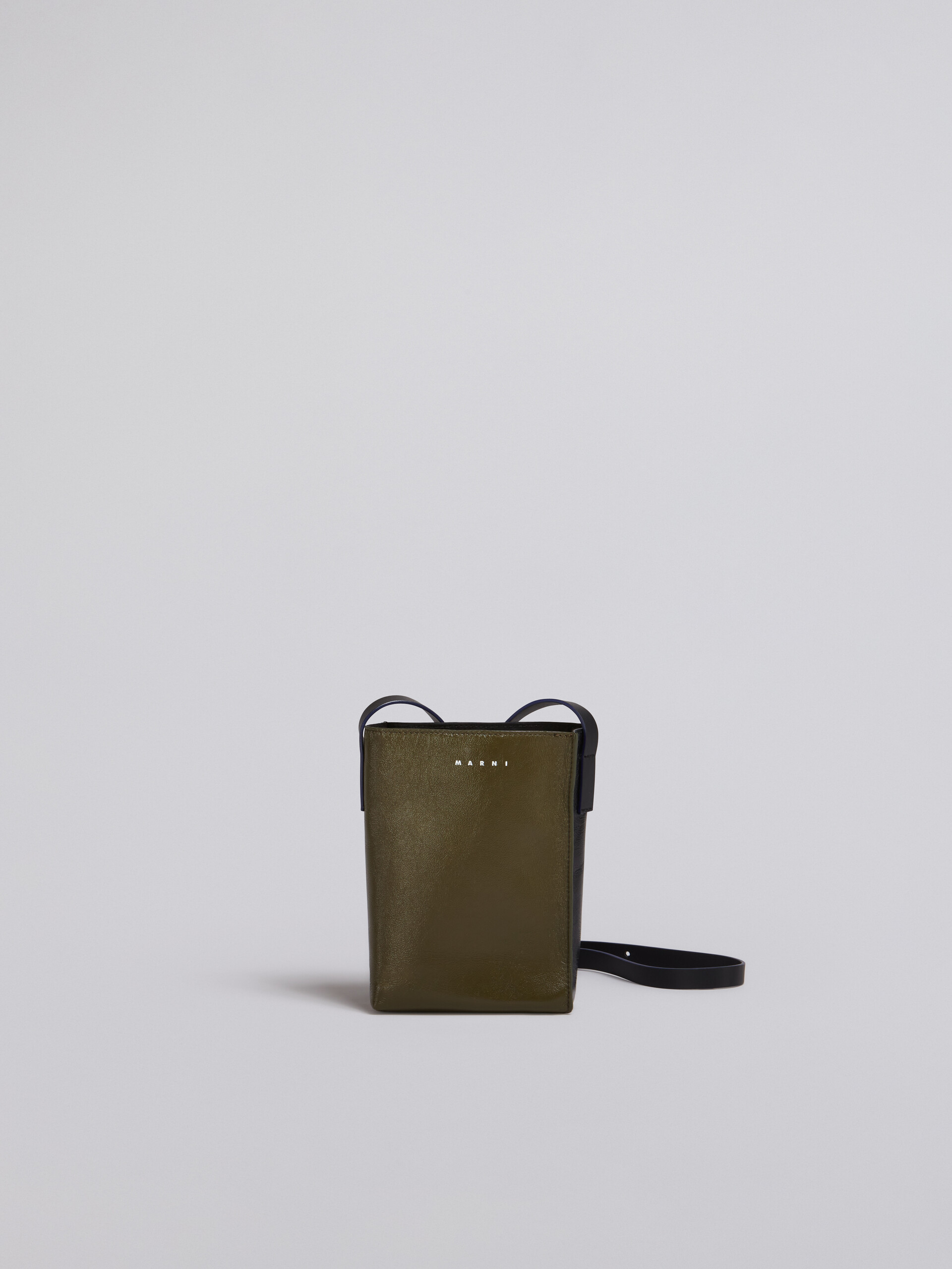 Tasche MUSEO SOFT aus glänzendem zweifarbigen Kalbsleder - Schultertaschen - Image 1