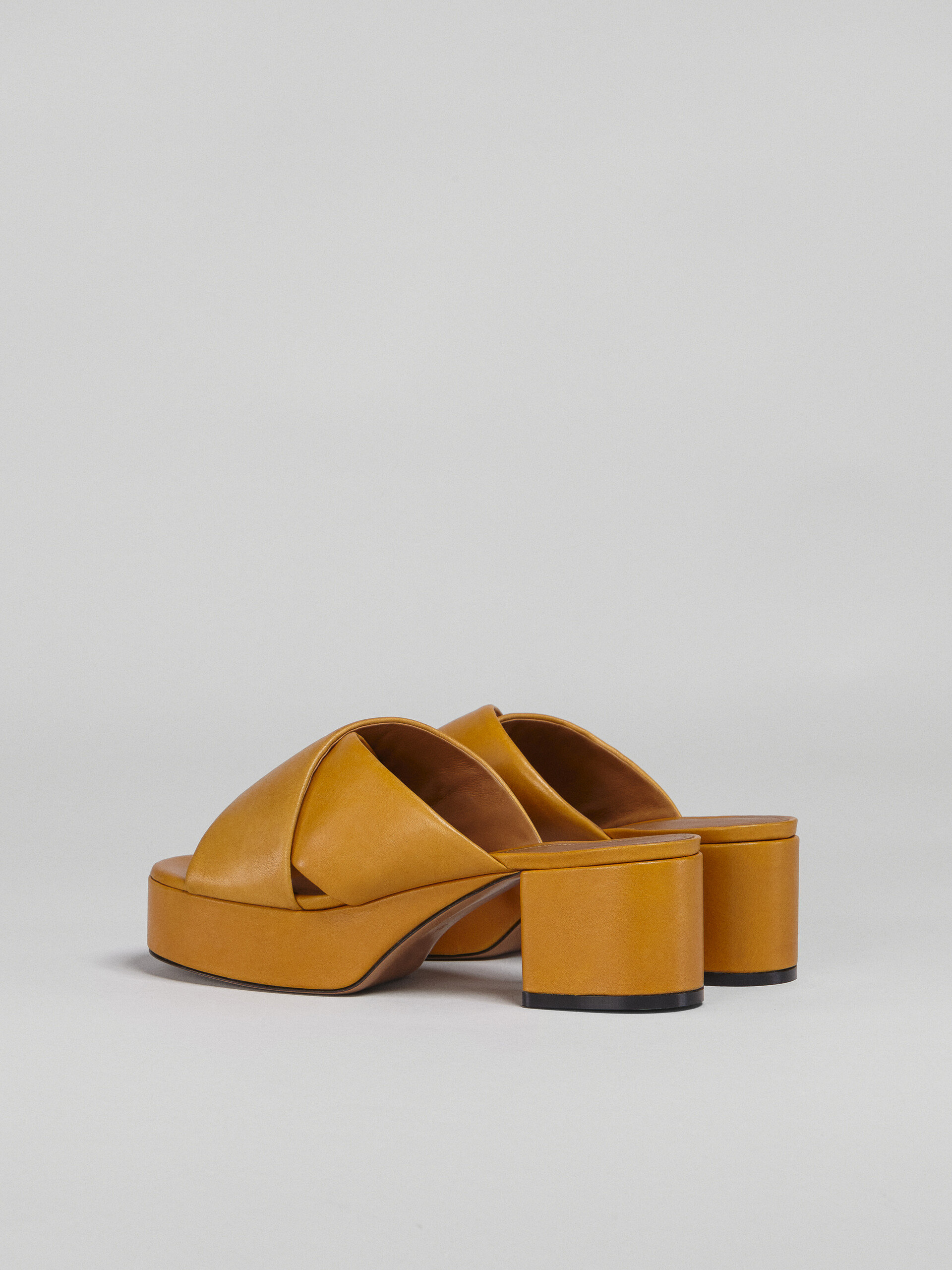 Yellow vegetable-tanned leather sandal - Sandals - Image 3