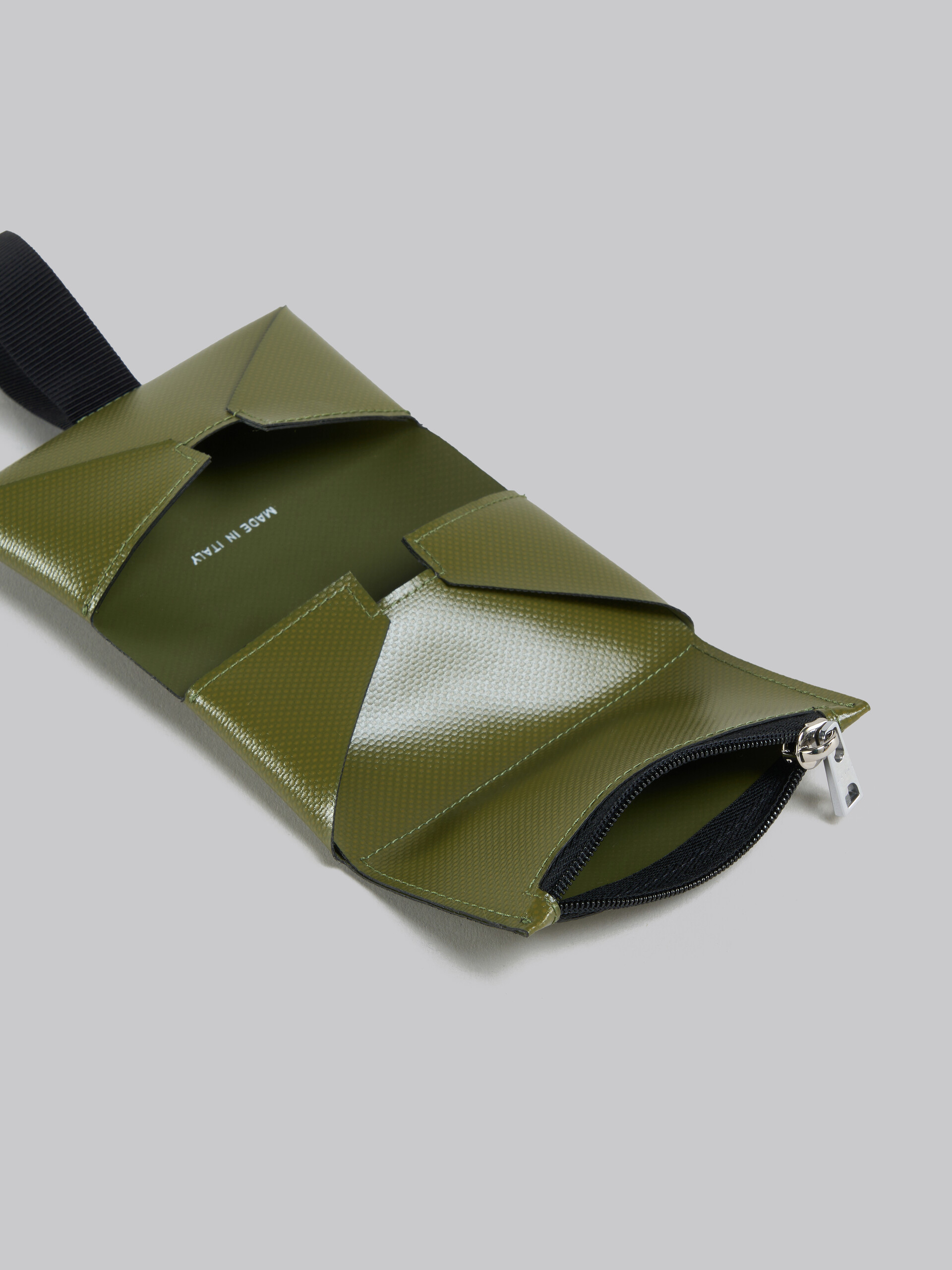 Portafoglio tri-fold nero con cinturino logato - Portafogli - Image 2
