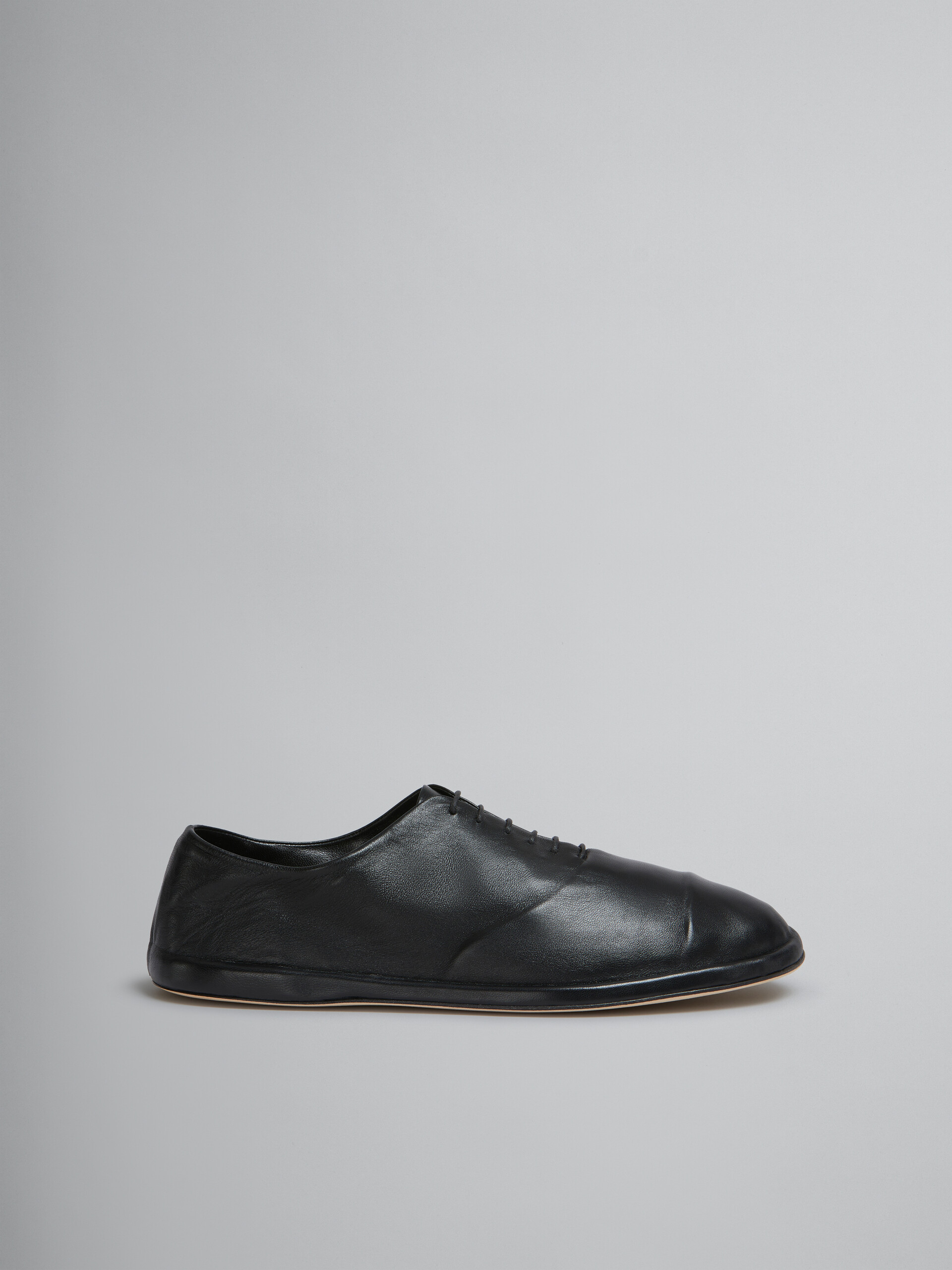 Zapatillas sin costuras de piel de napa gris - Zapatos con cordones - Image 1