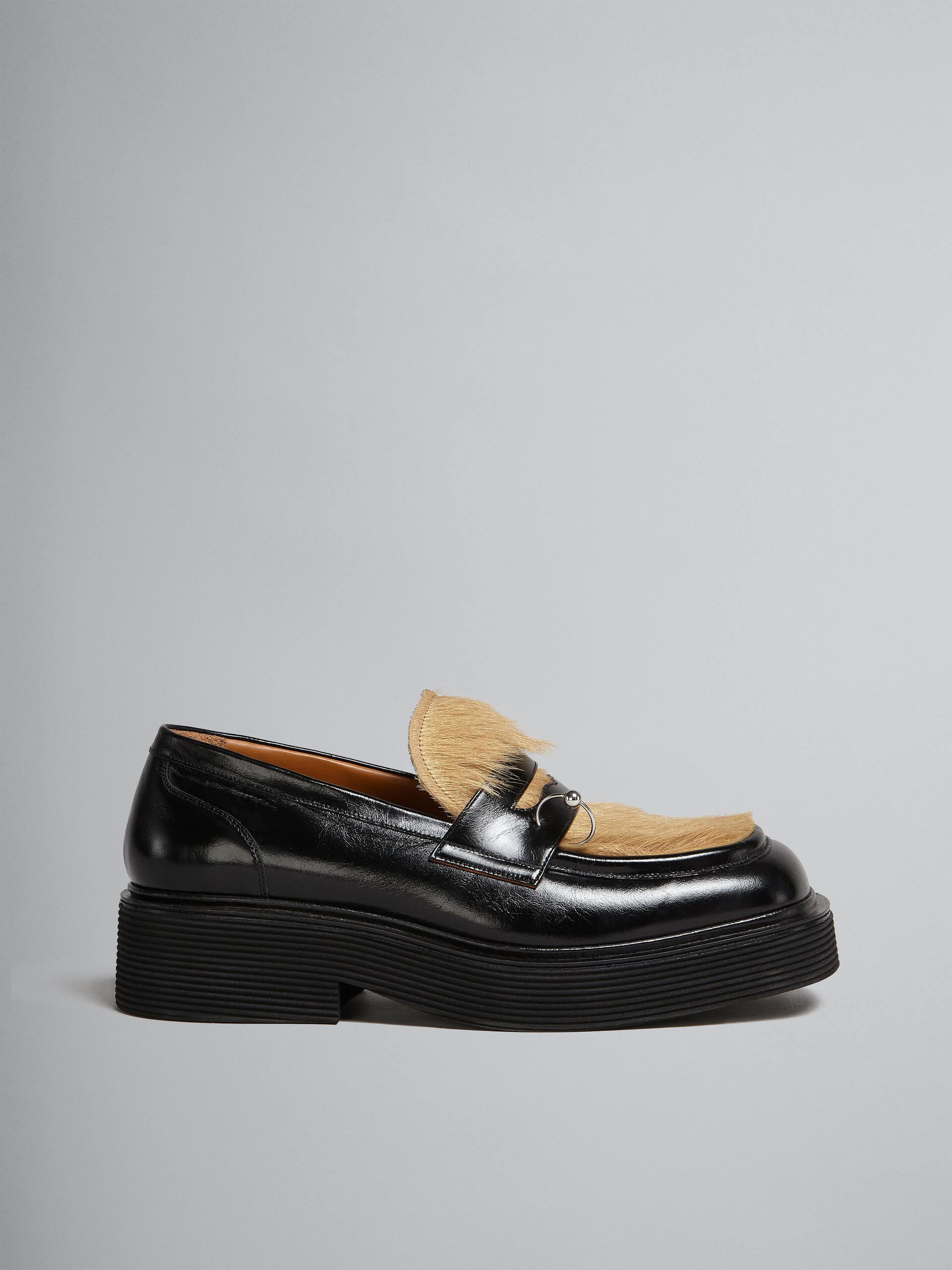 Black leather and beige long hair calfskin moccasin - Mocassin - Image 1