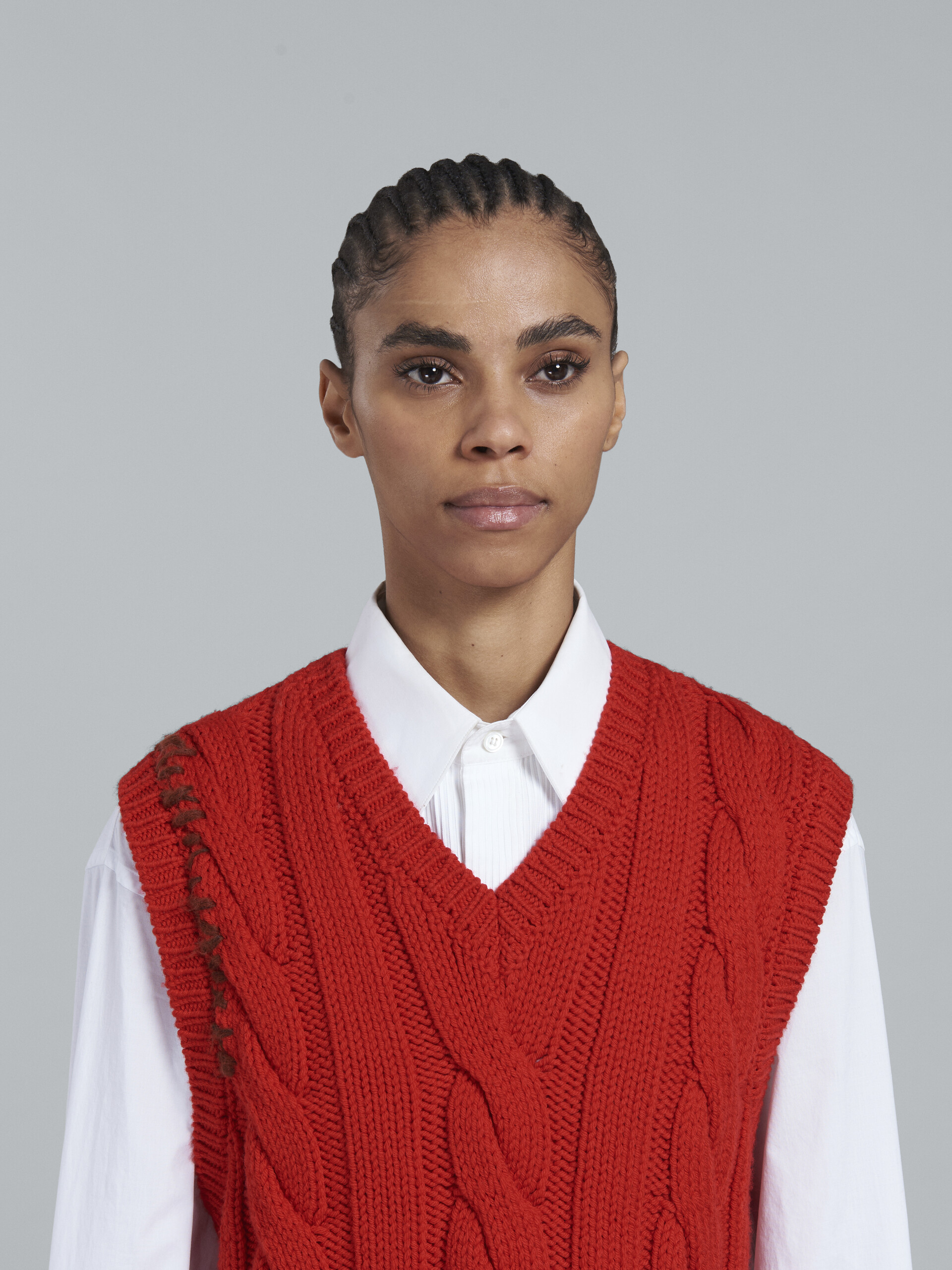 Red cable-knit vest - Pullovers - Image 4