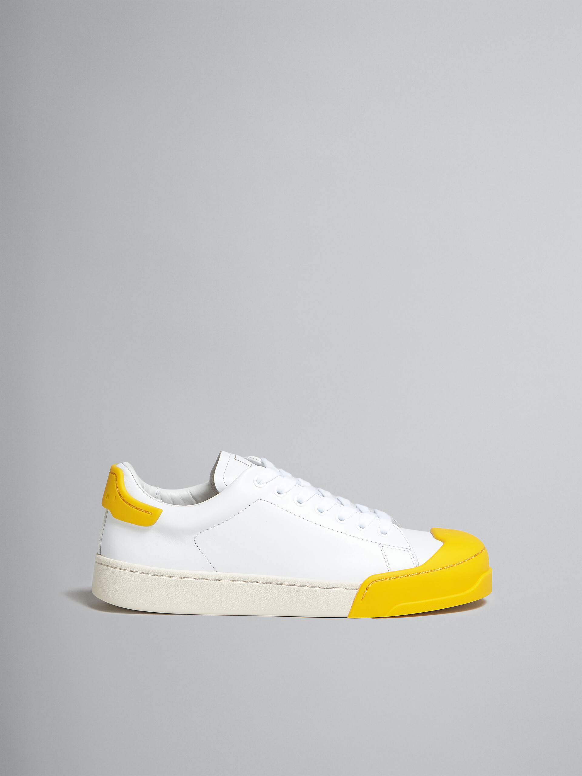 Zapatilla Dada Bumper de piel blanca y amarilla - Sneakers - Image 1
