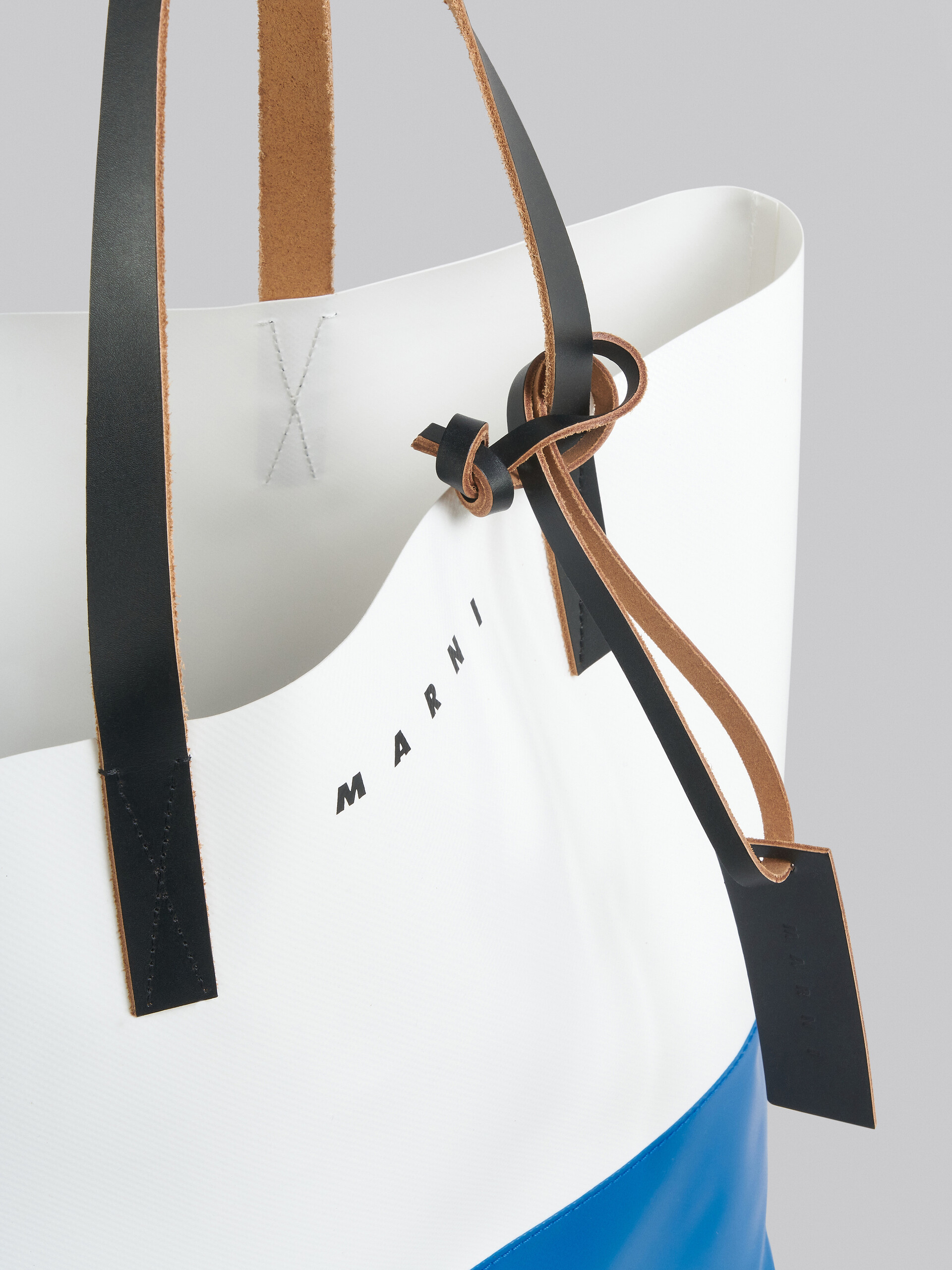 Tribeca shopping bag in white and blue - Shopping Bags - Image 4