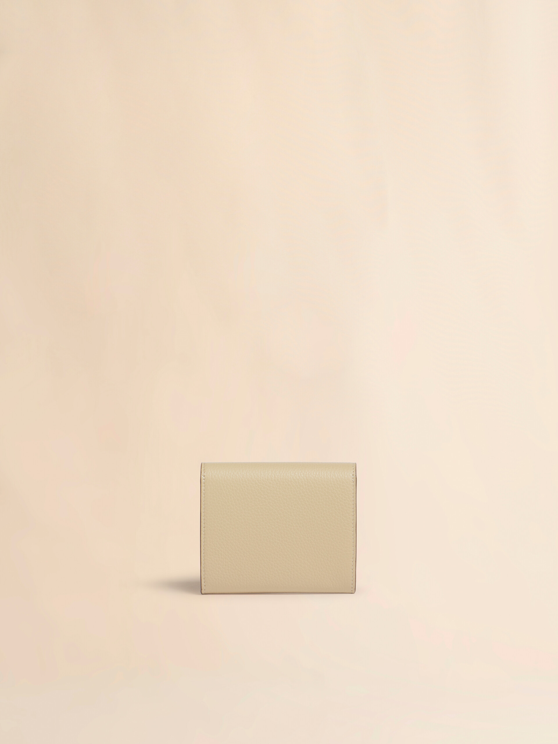 ピンク レザー製フラップカードホルダー、マルニメンディング入り - 財布 - Image 3