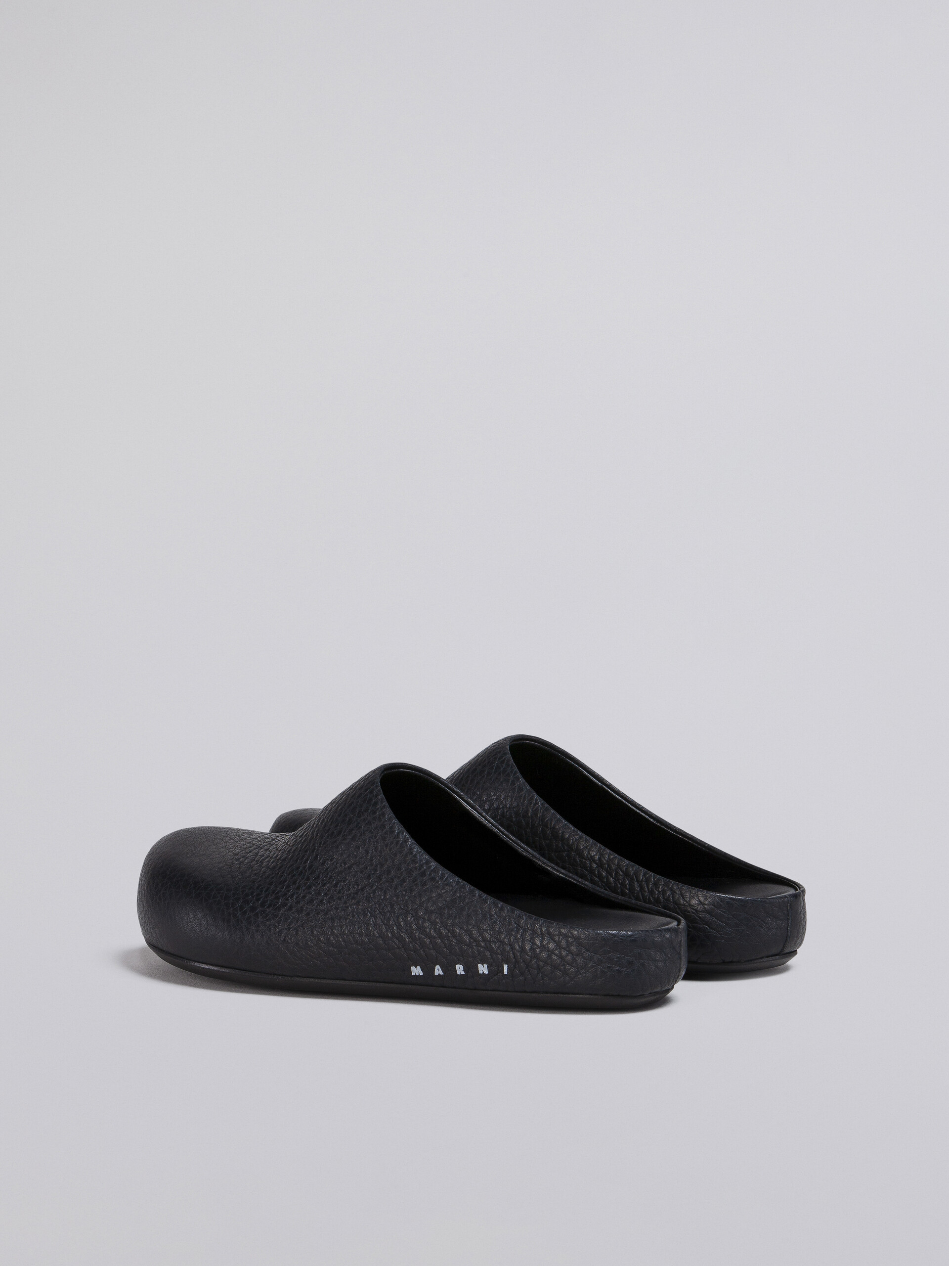 Unisex mule in grainy calf leather - Clogs - Image 3