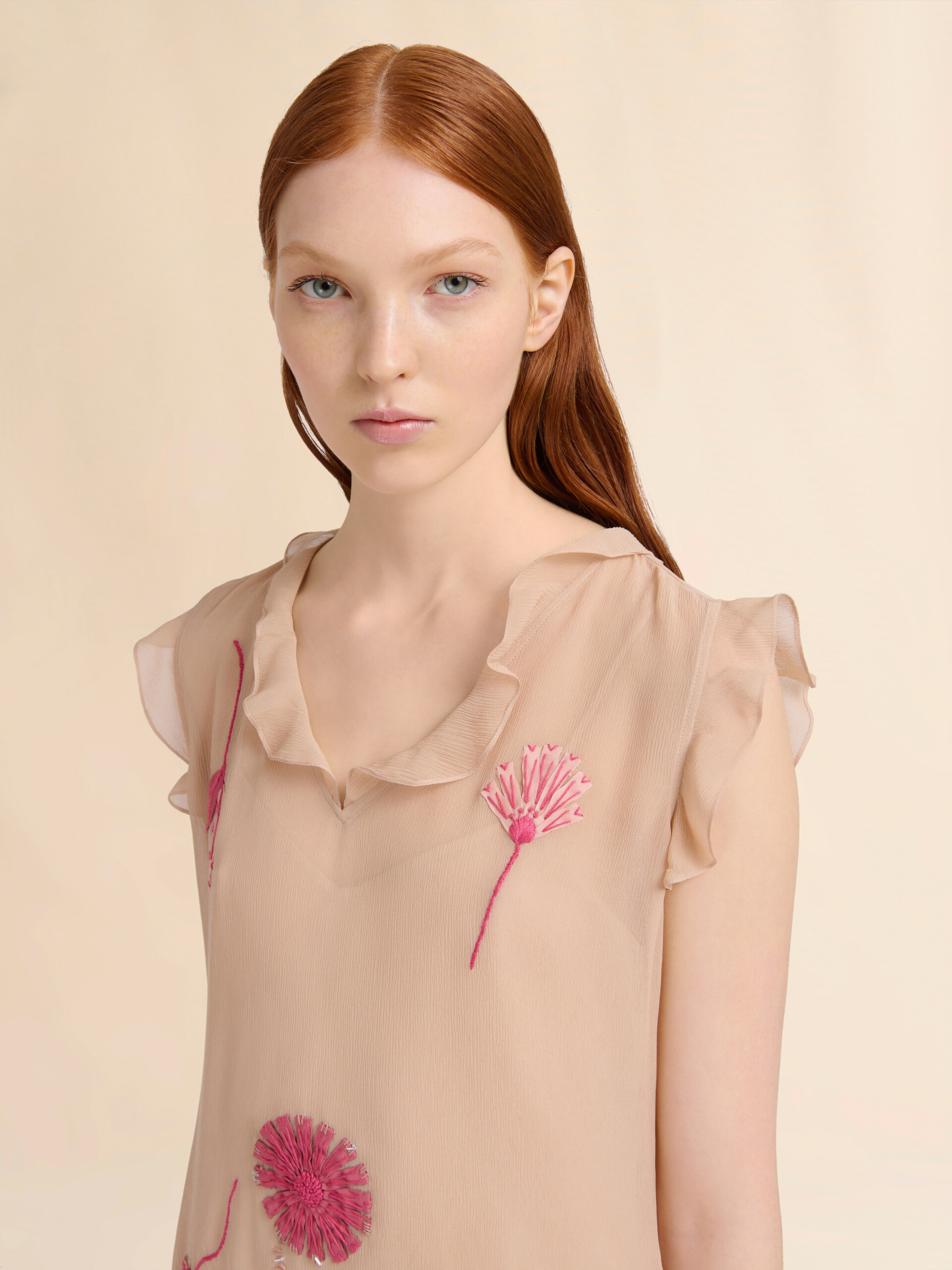 Robe en soie nude avec broderie camélia - Robes - Image 4