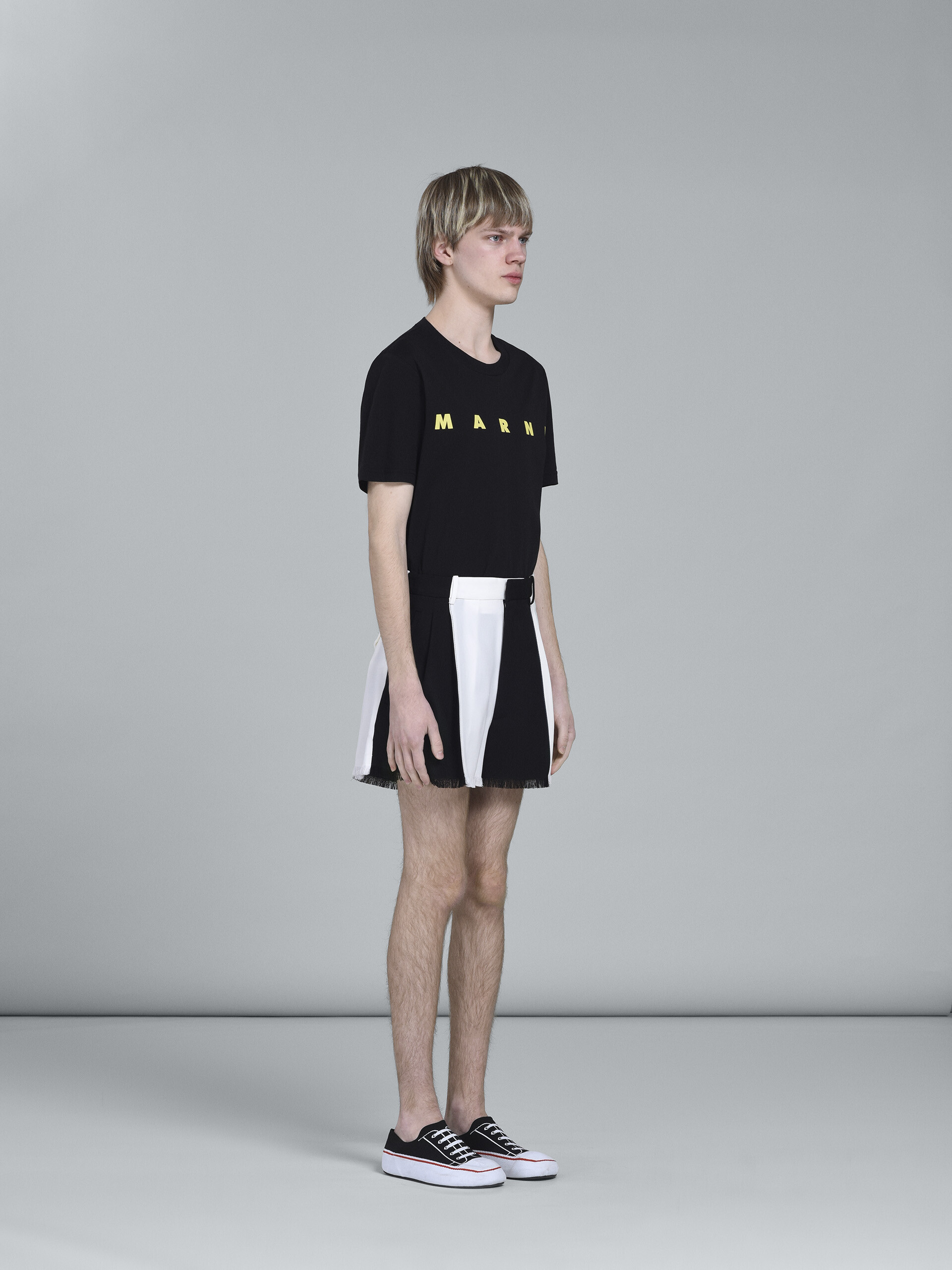 Pantaloni corti in lana grain de poudre | Marni