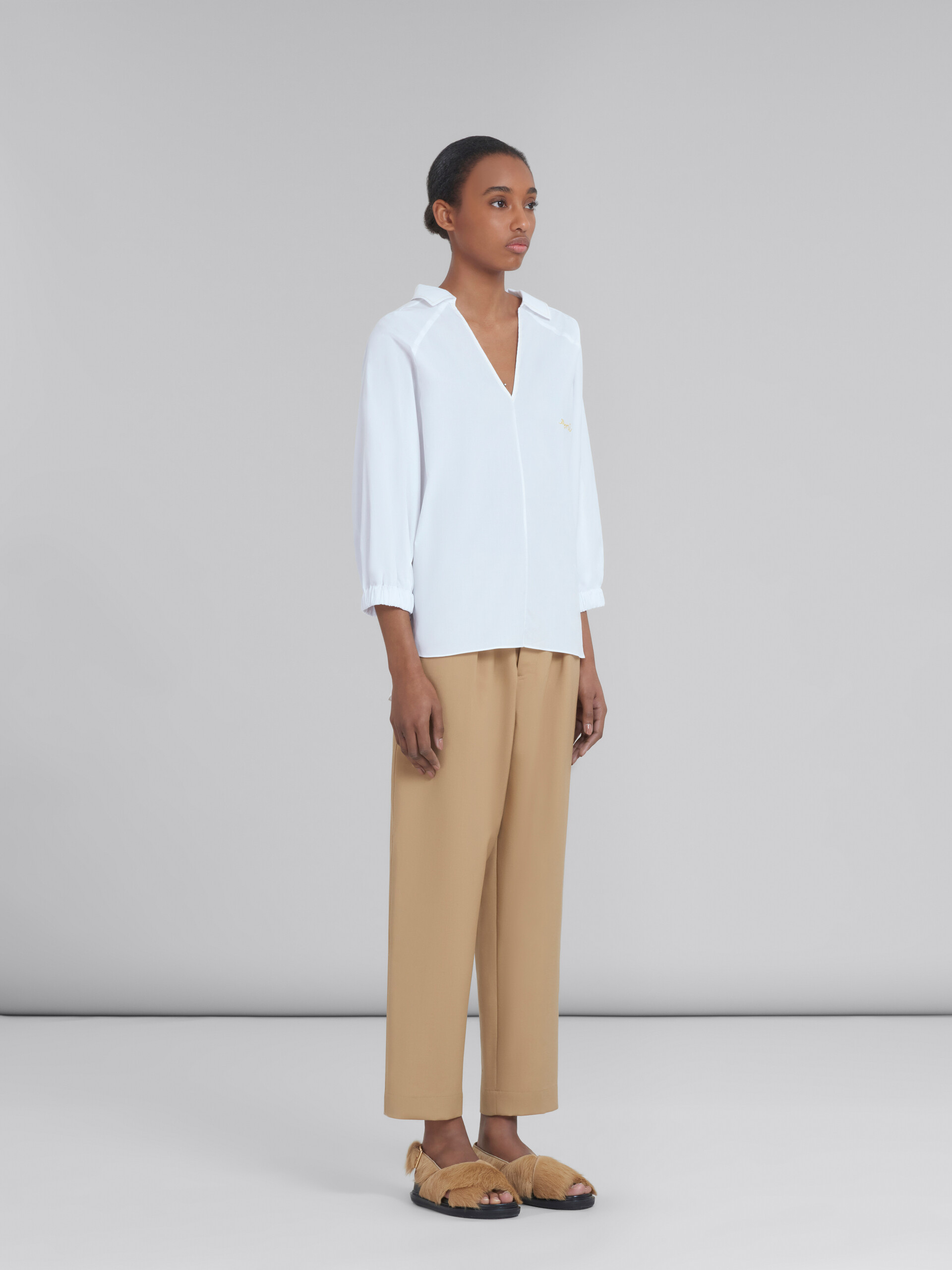 Cropped trousers in beige tropical wool - Pants - Image 5