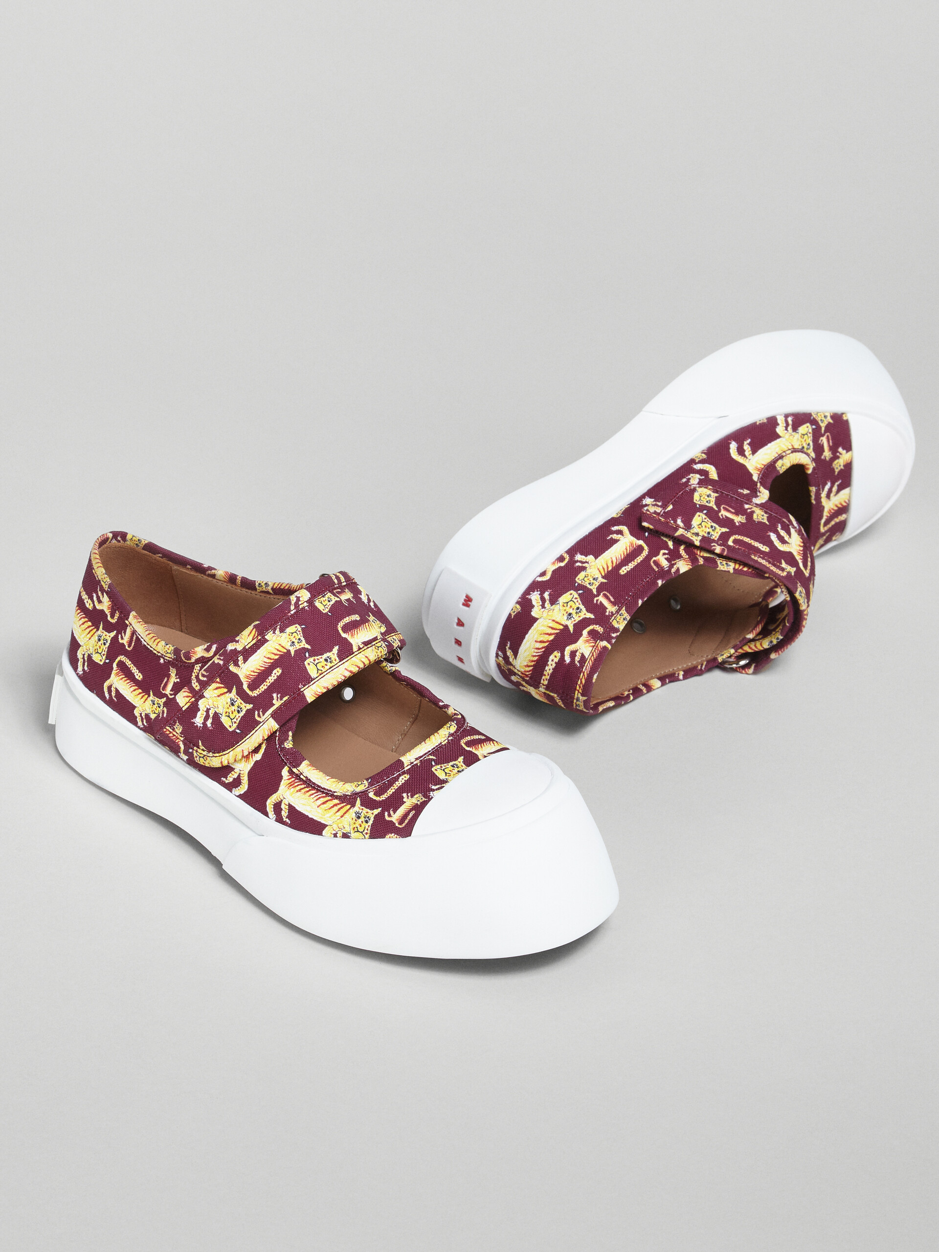 Zapatilla PABLO Mary-Jane de lona con estampado tigre - Sneakers - Image 5