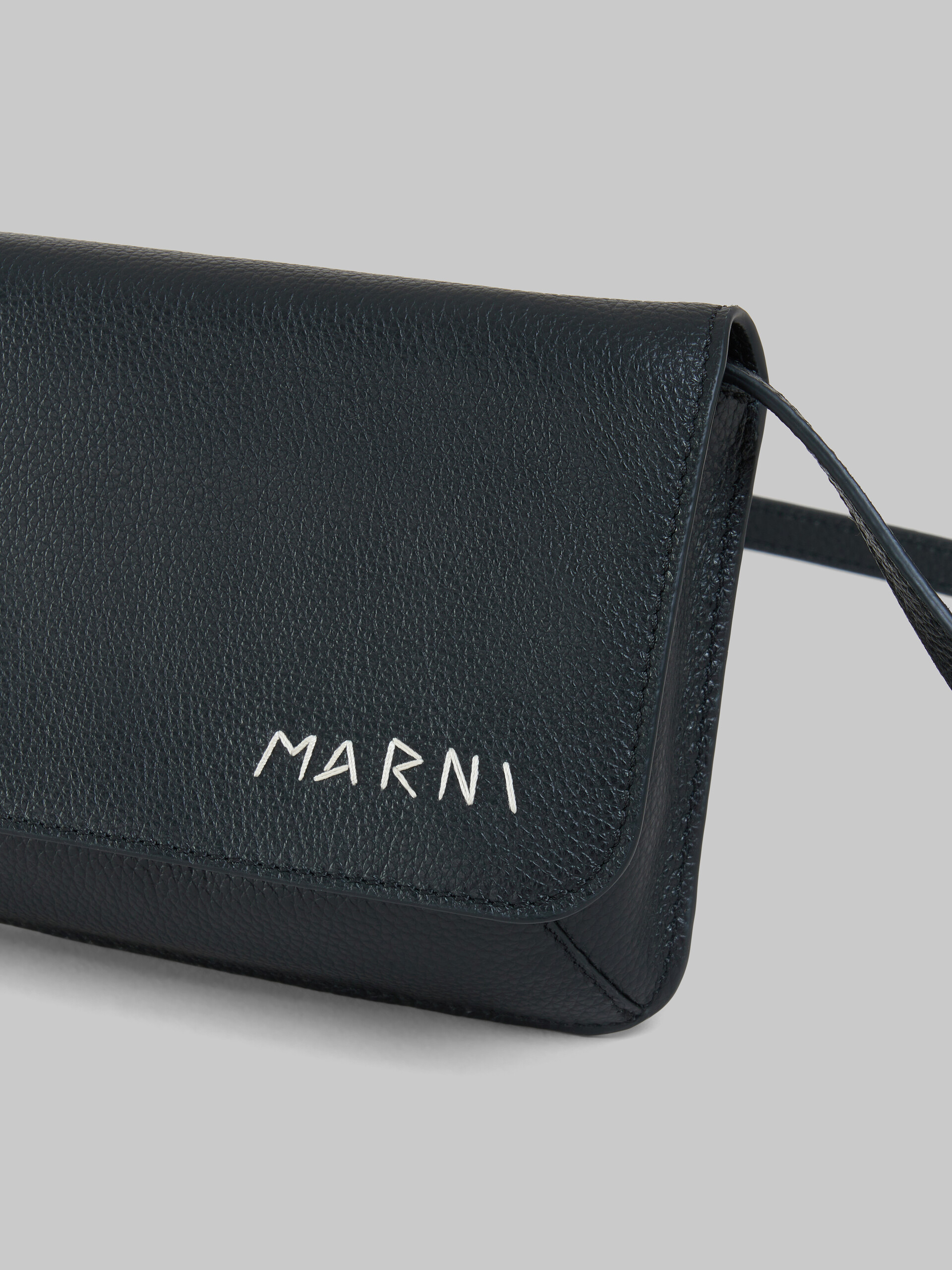 Black leather shoulder bag with Marni Mending - Pochettes - Image 5