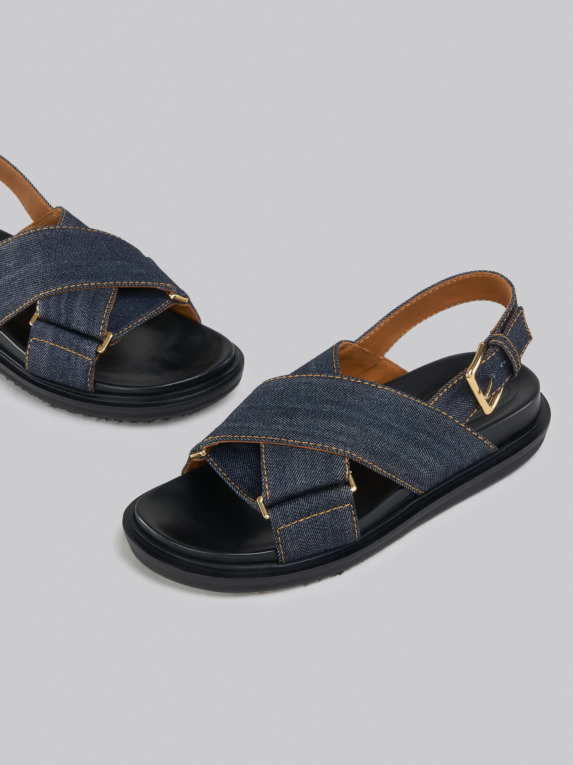 Sandalo incrociato in denim blu - Sandali - Image 5
