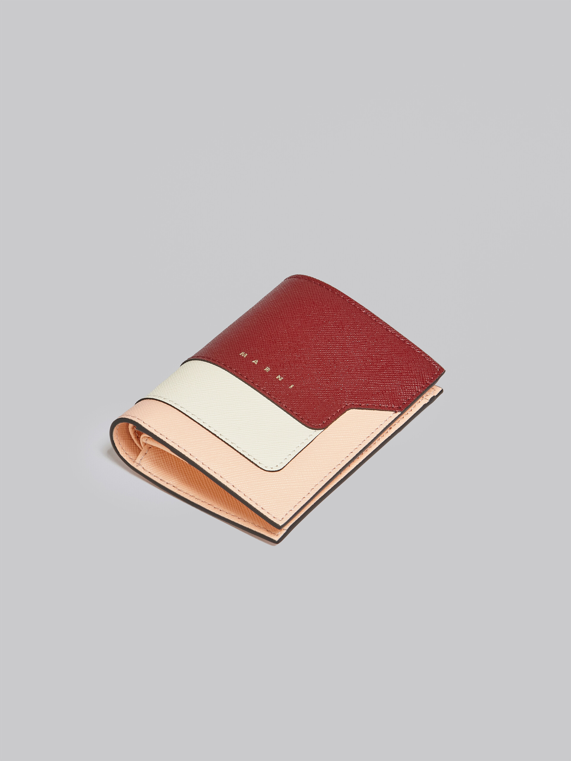 Portafoglio bi-fold in saffiano rosso bianco e rosa - Portafogli - Image 5