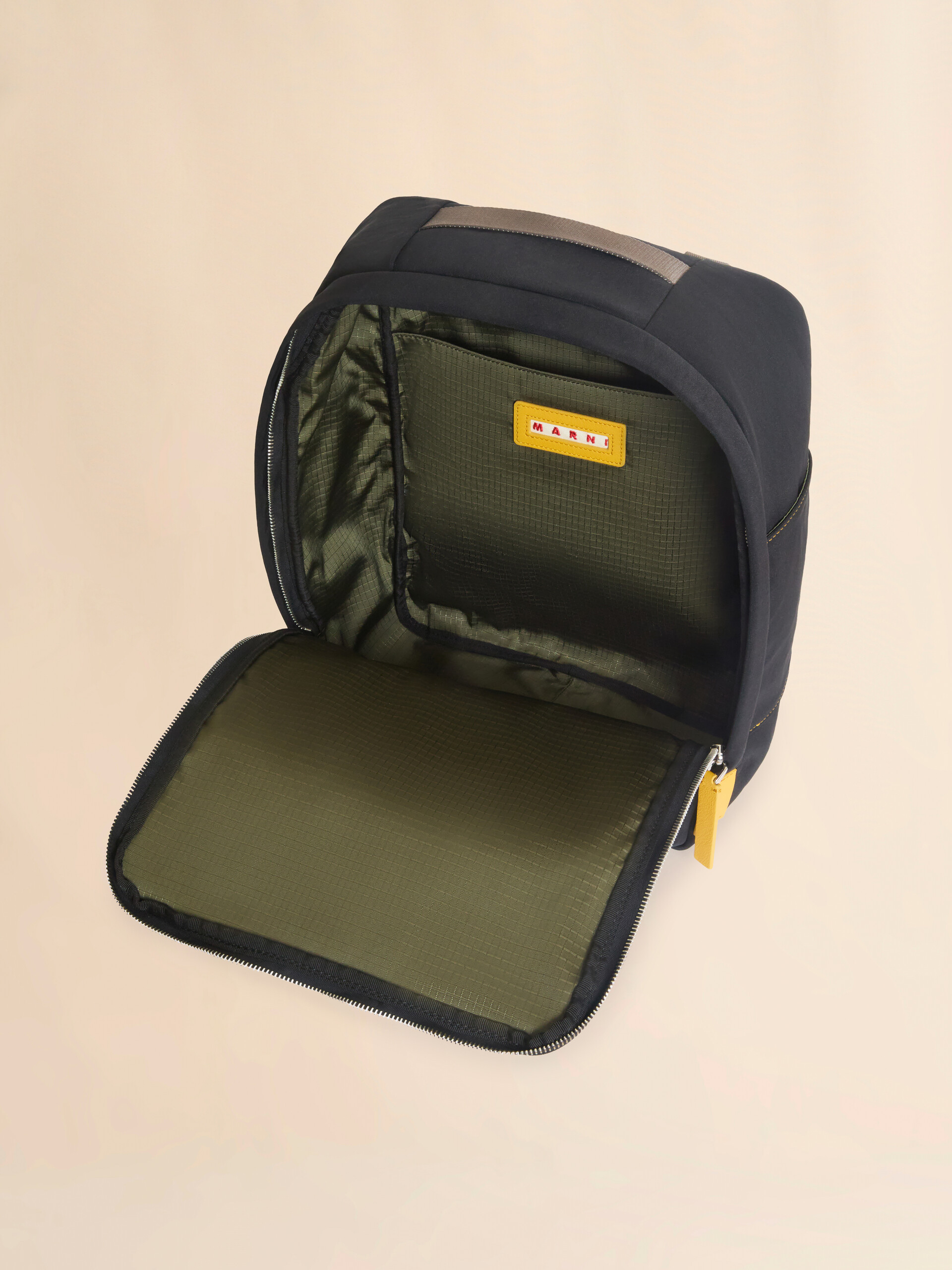 ブラック テクニカルファブリック製バックパック - バックパック - Image 5