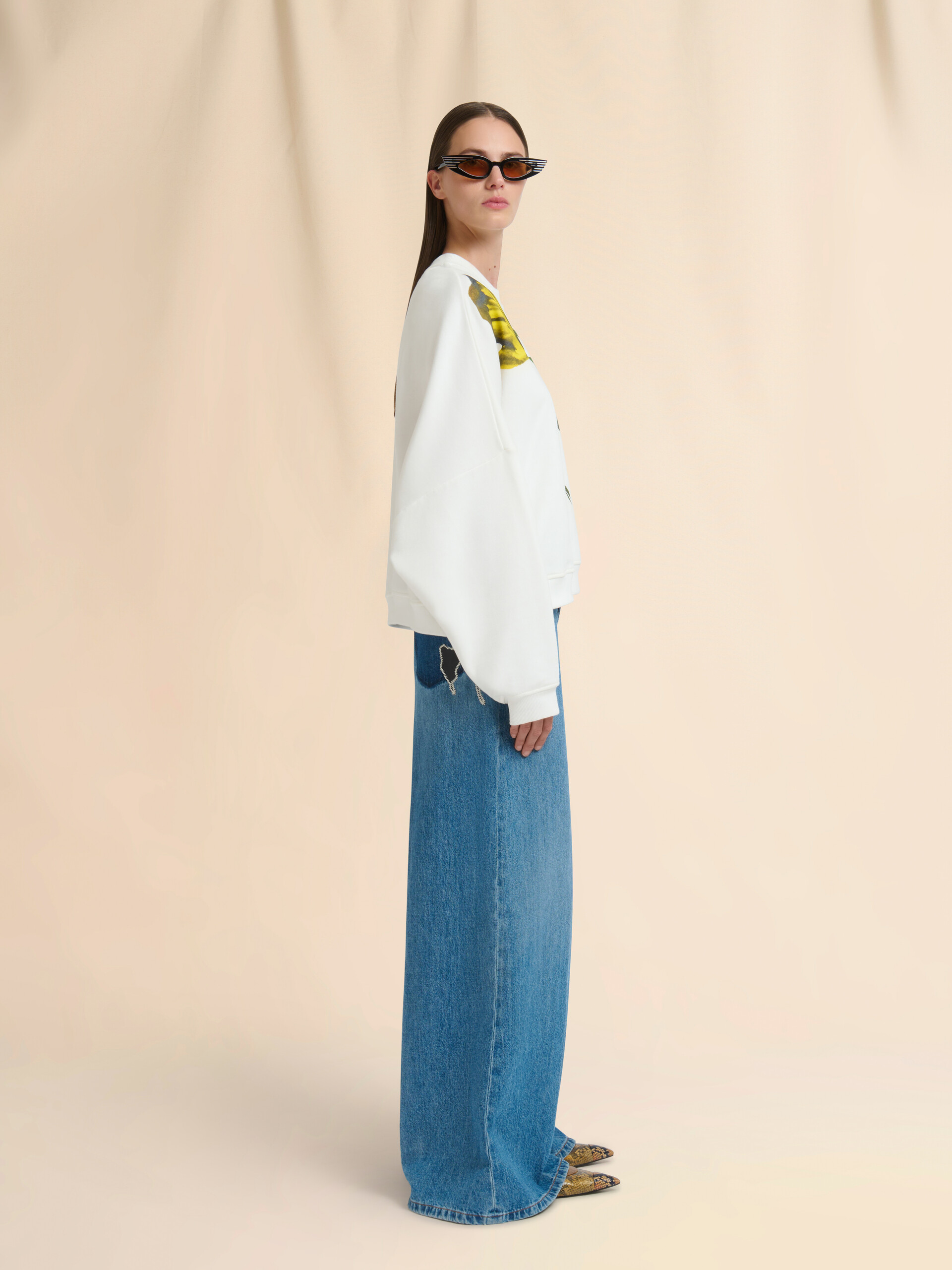 White cotton sweatshirt with tulip print - Sweaters - Image 5
