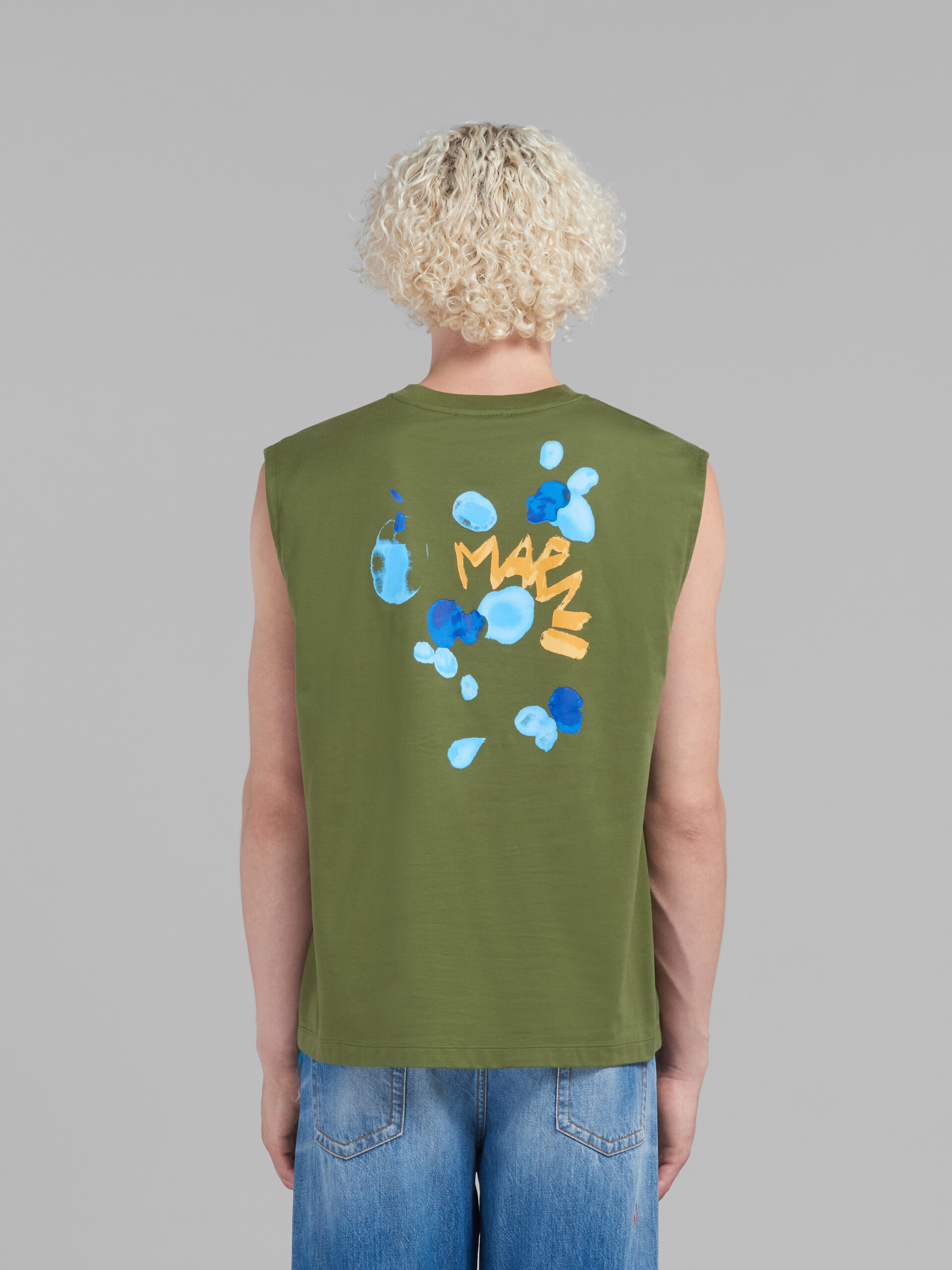 T-shirt smanicata in cotone biologico verde con stampa Marni Dripping. - T-shirt - Image 3