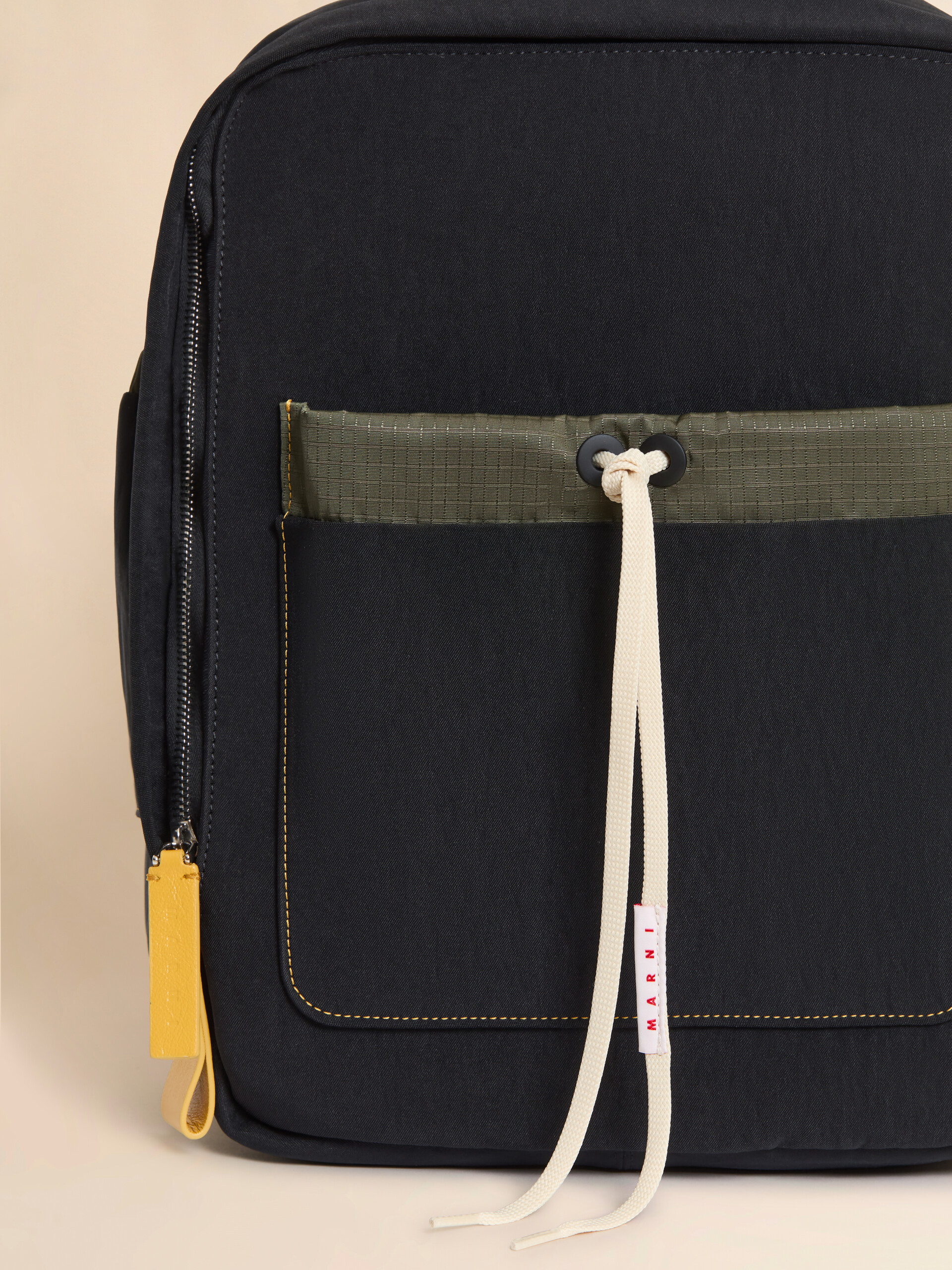 ブラック テクニカルファブリック製バックパック - バックパック - Image 4