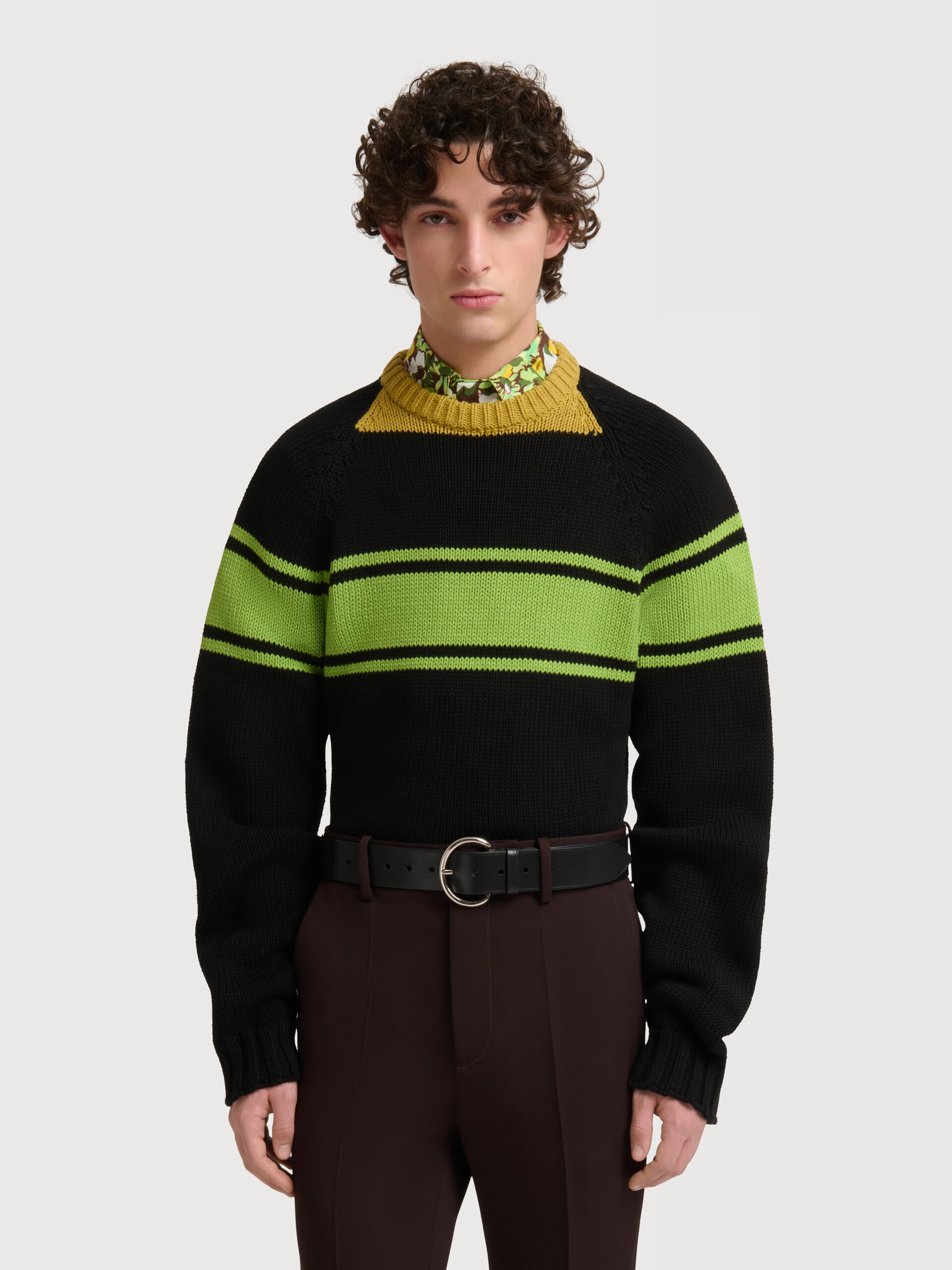 Pull noir en coton avec d&eacute;tails color block - pulls - Image 2