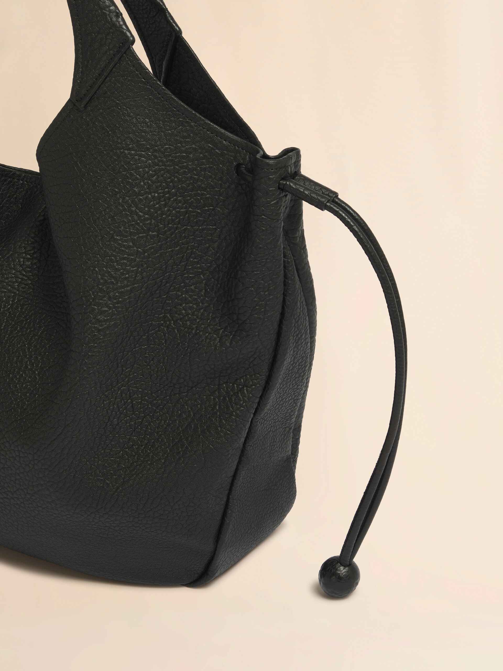 Black leather Trunkaroo Soft medium tote bag - Shoulder Bags - Image 5