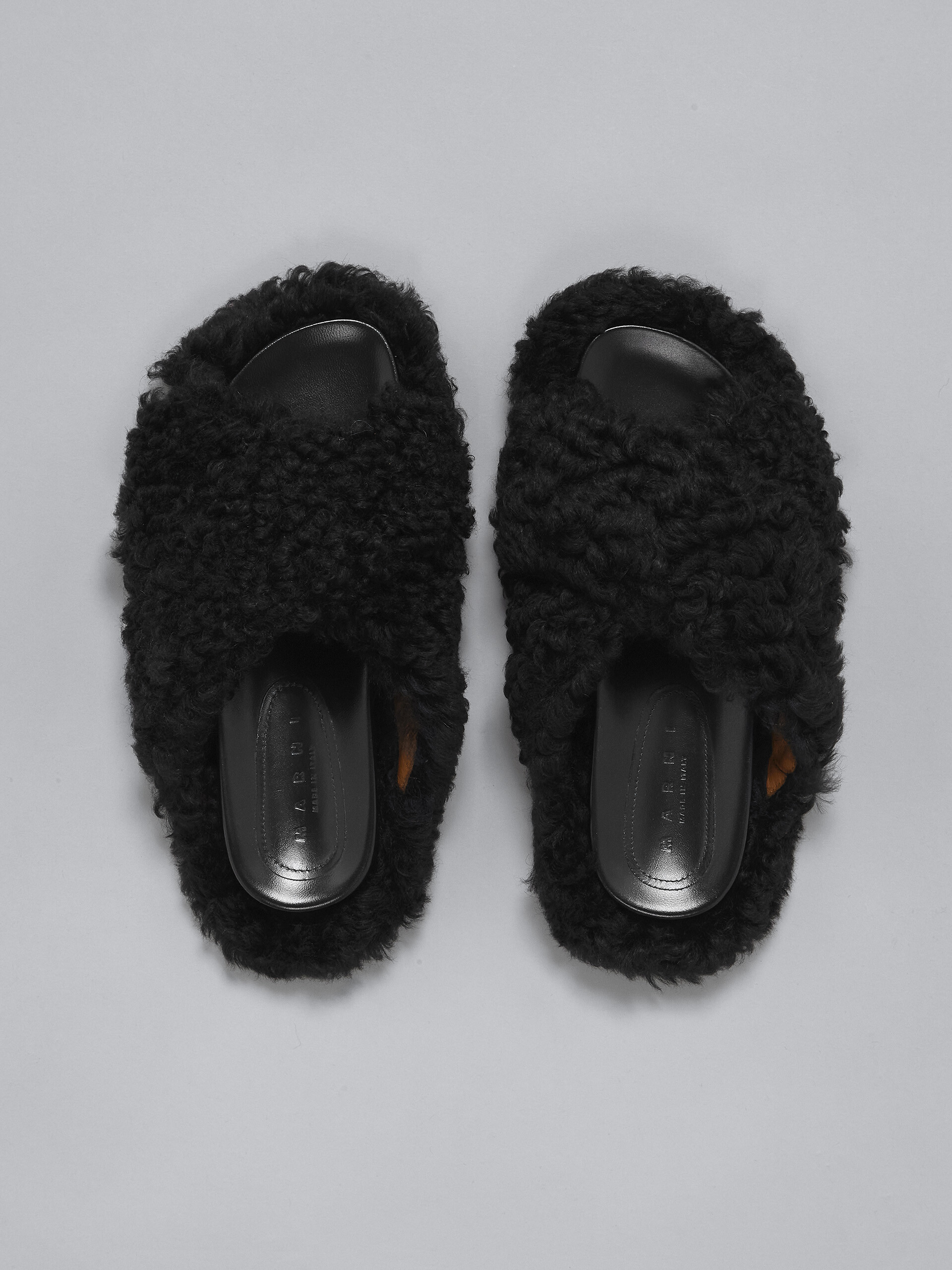 Black shearling fussbett - Sandals - Image 4