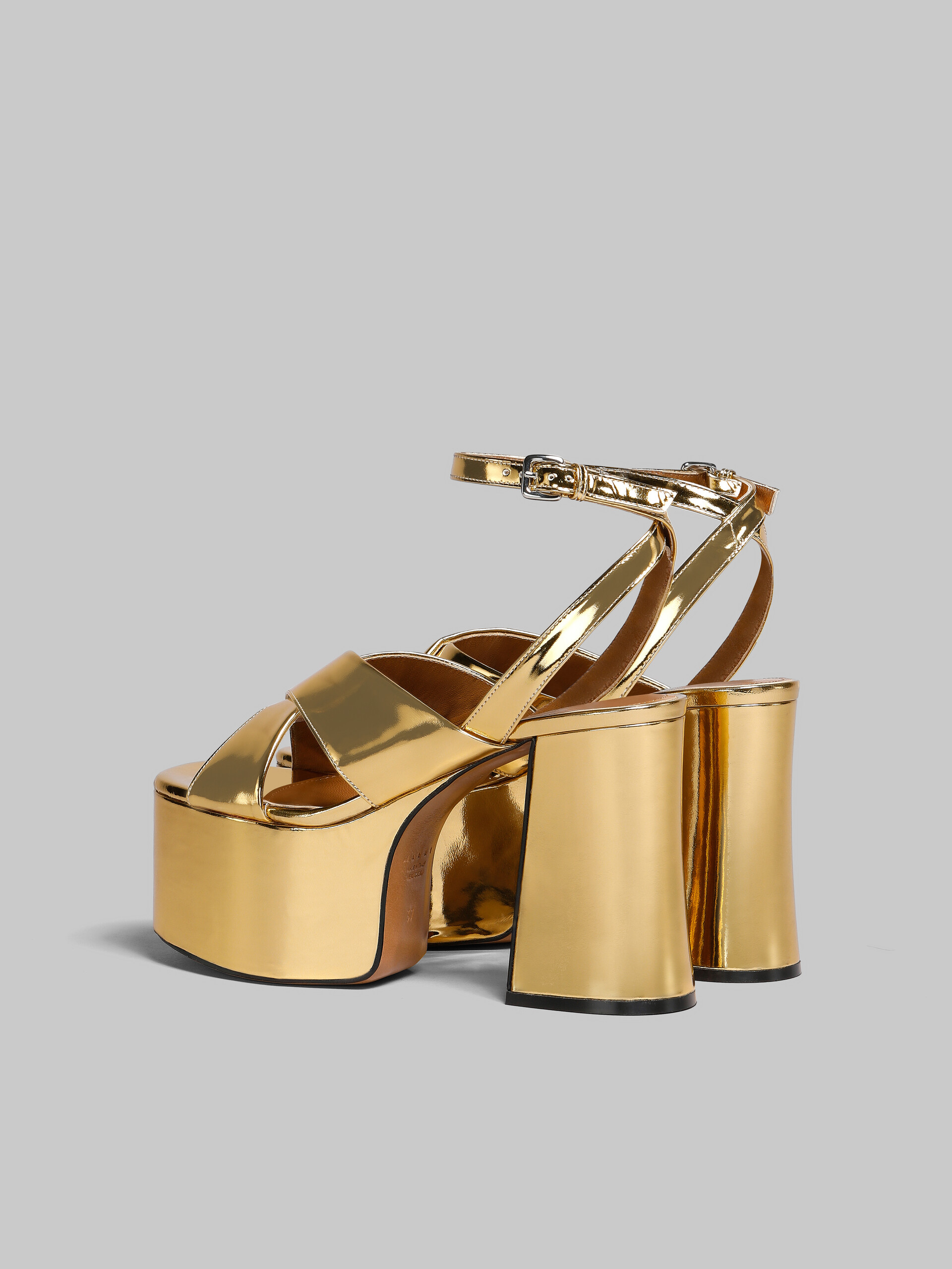 Sandalo con plateau in pelle color oro - Sandali - Image 3