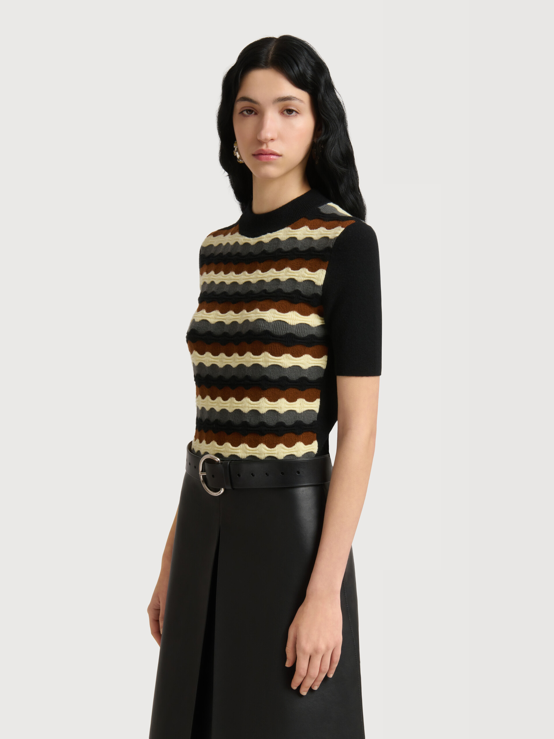 Black wool jumper with 3D wave - Pullovers - Image 3