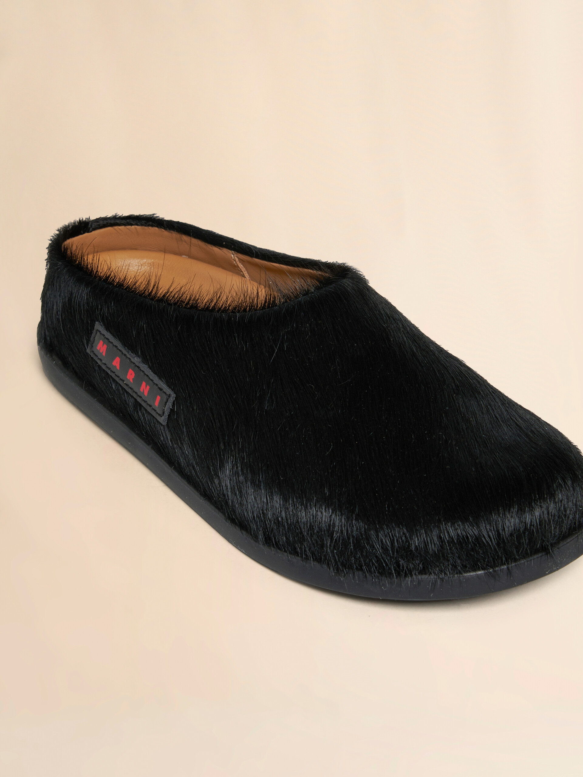 Black pony hair Fussbett sabot - Sneakers - Image 4