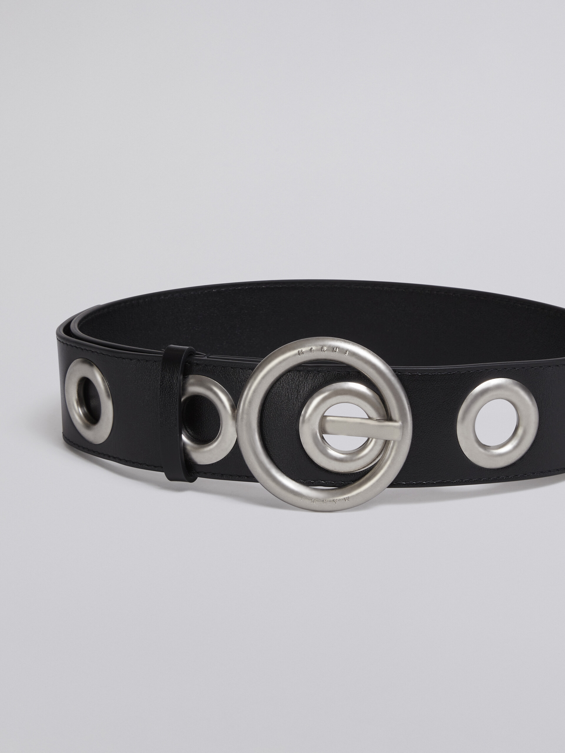 eyelets belt