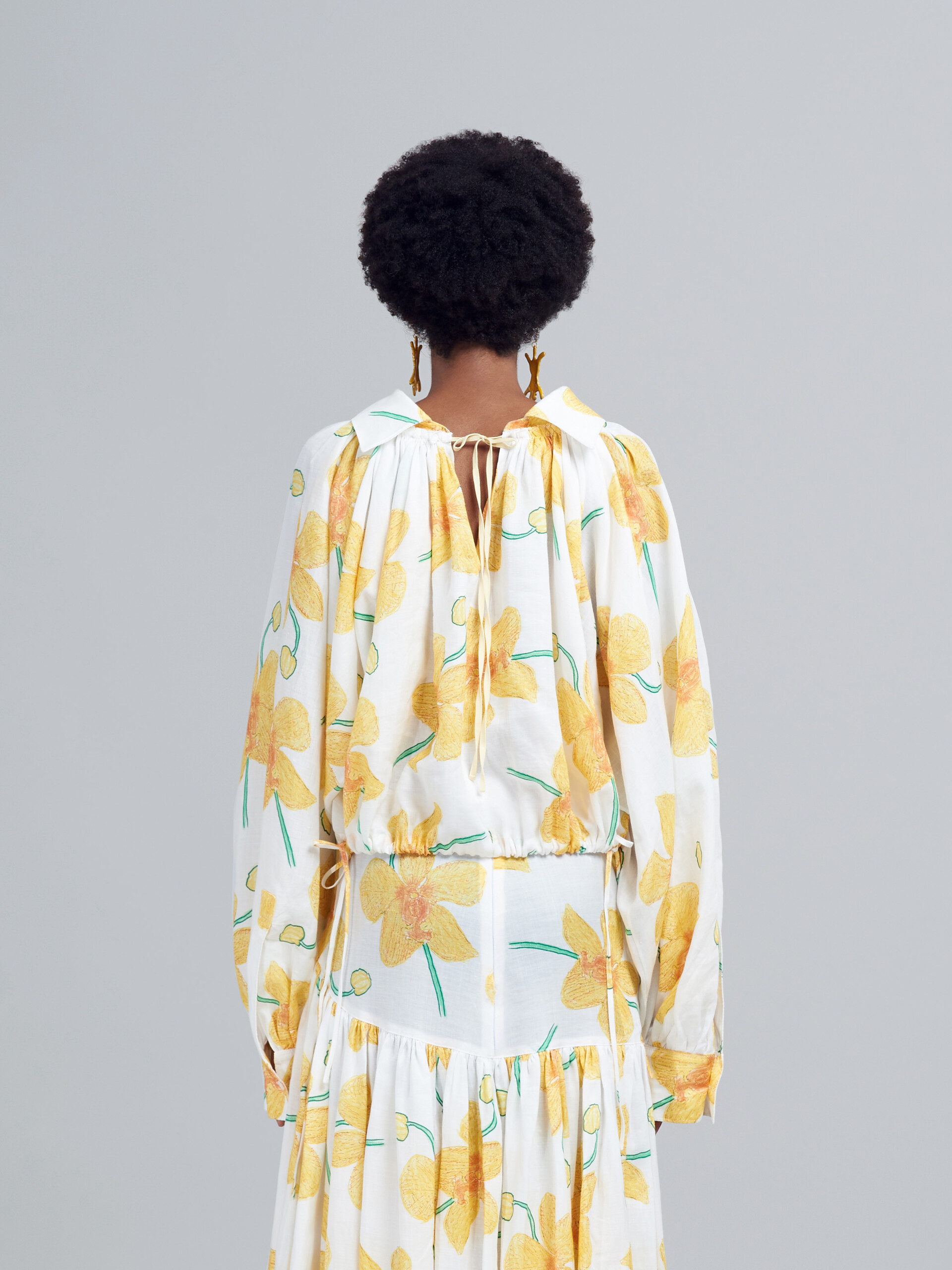 Camisa de ramio con estampado de orquídeas - Camisas - Image 2