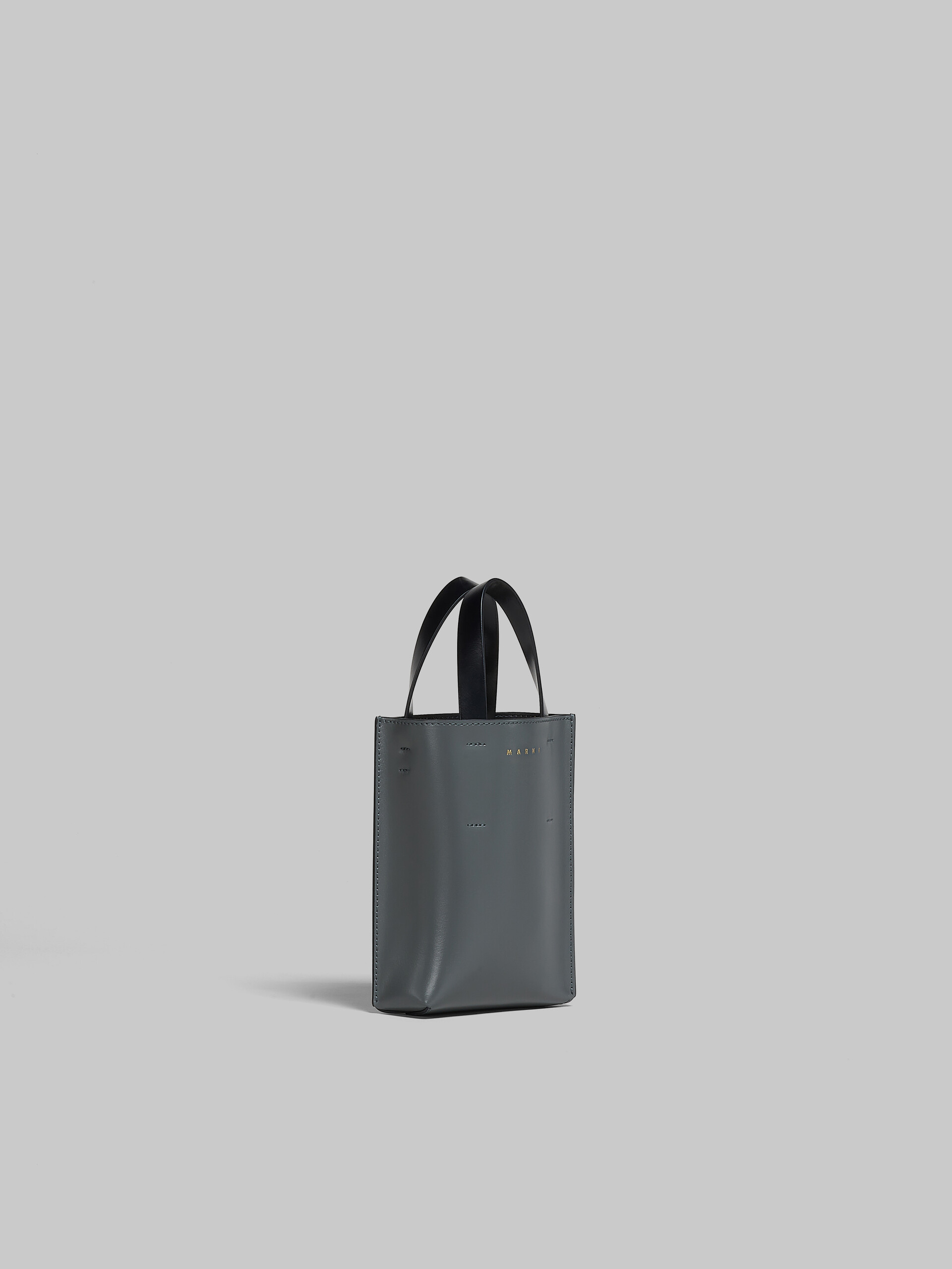 シャイニー＆スムースカーフスキン MUSEO ナノ ショッピングバッグ ブラック ショルダーストラップ付き - ショッピングバッグ - Image 6